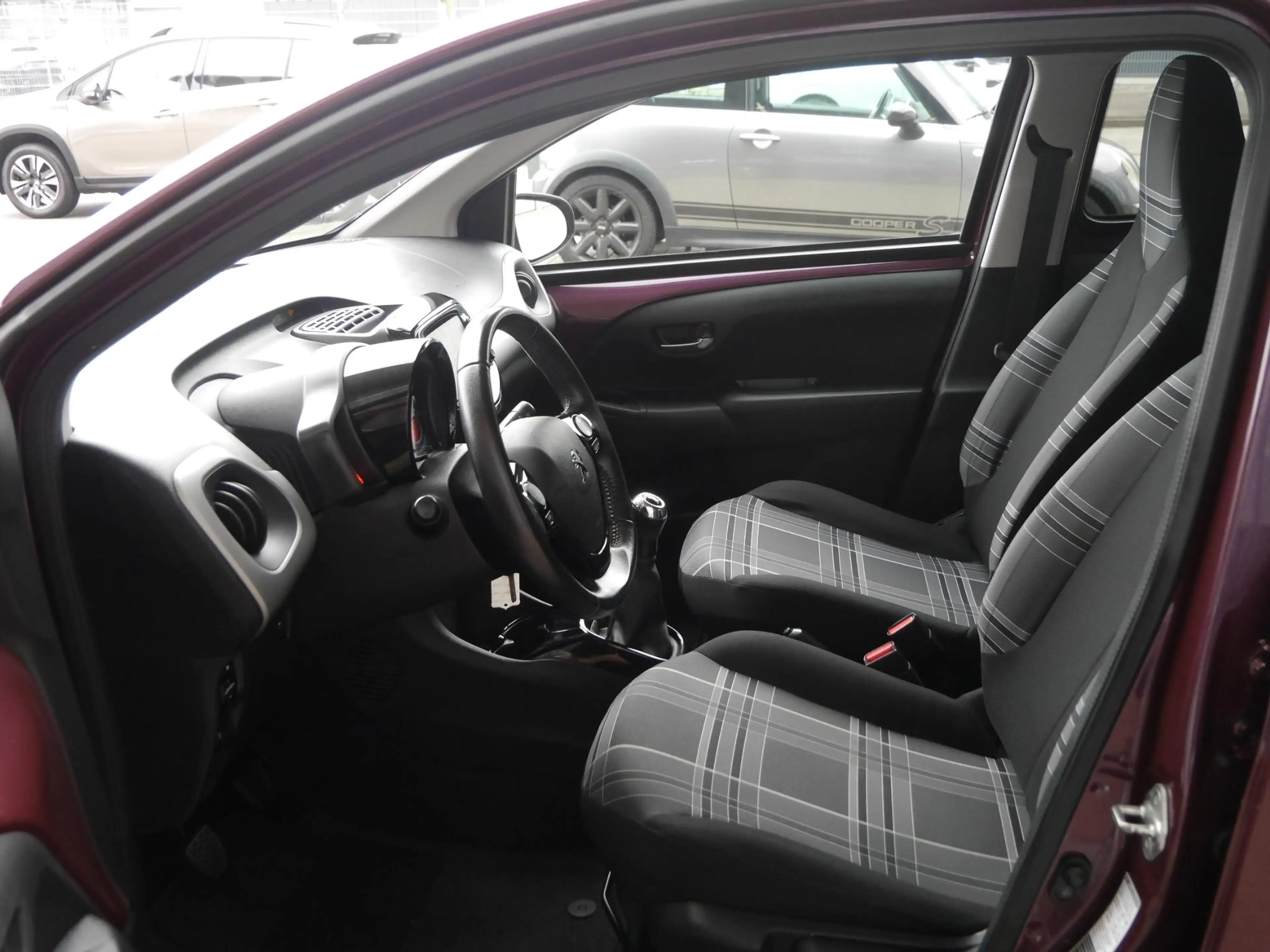 Peugeot 108 1.2 Puretech Allure Lichtmetalen velgen | Getint g — photo 9