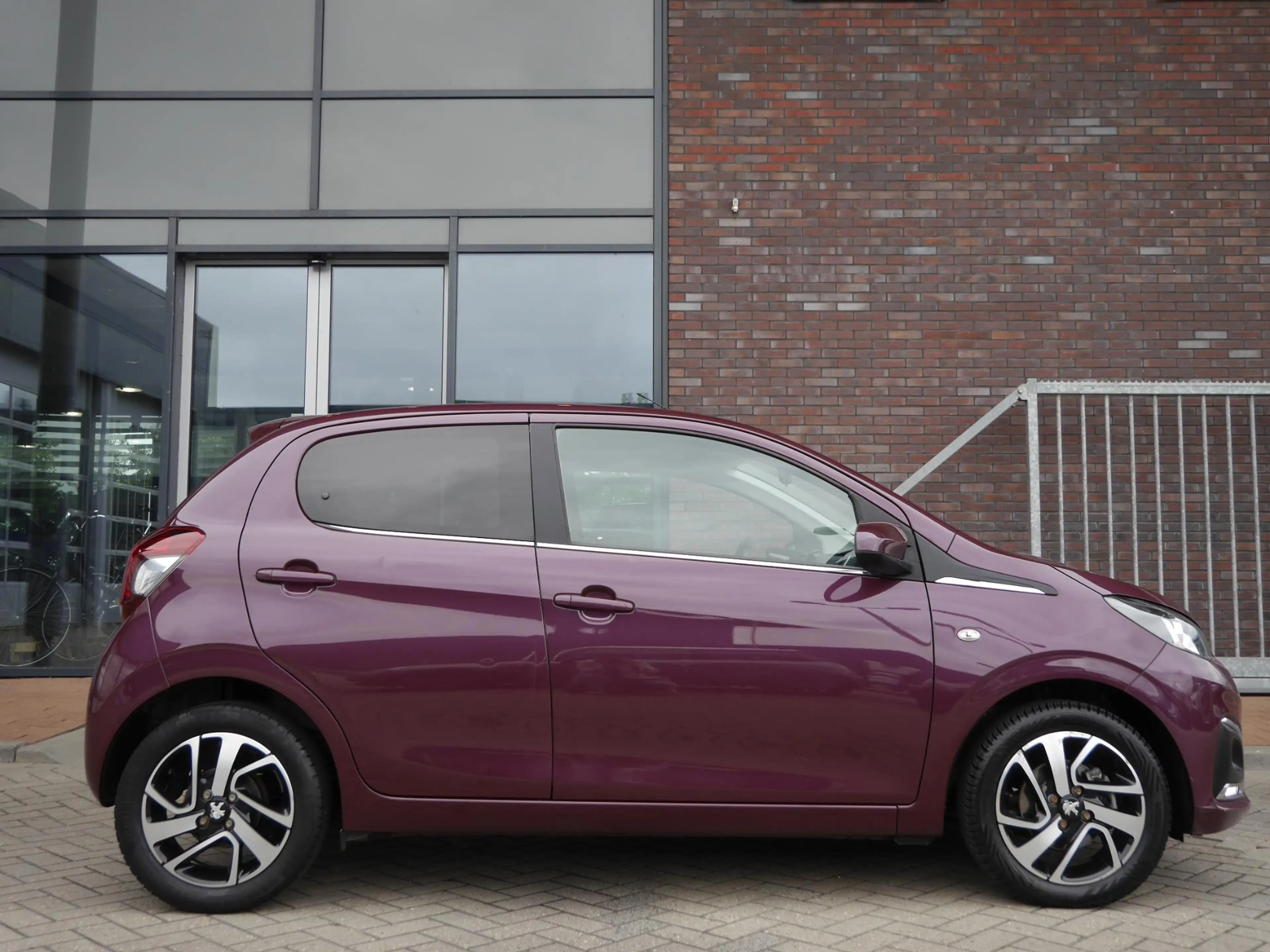 Peugeot 108 1.2 Puretech Allure Lichtmetalen velgen | Getint g — photo 3
