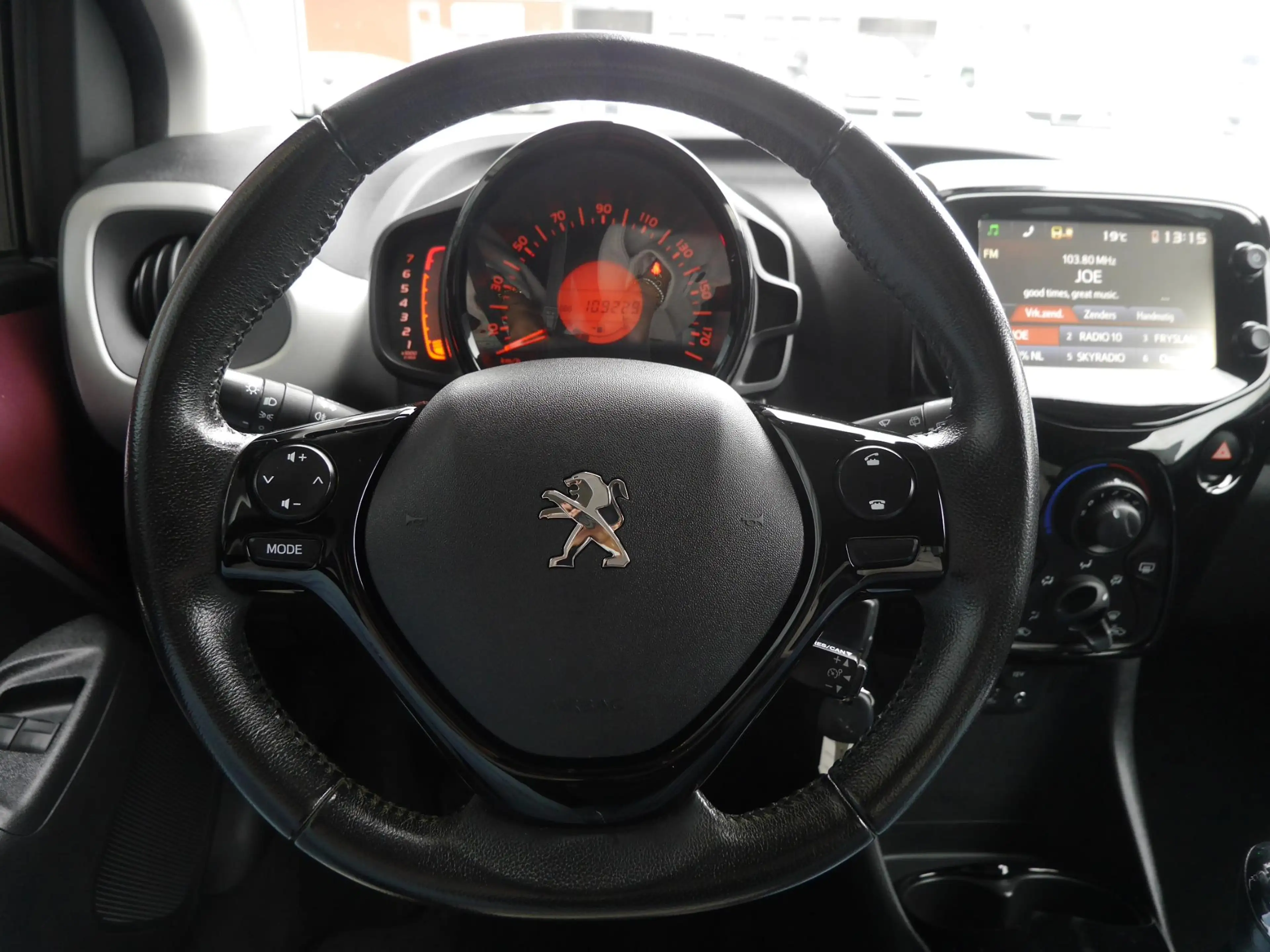 Peugeot 108 1.2 Puretech Allure Lichtmetalen velgen | Getint g — photo 13