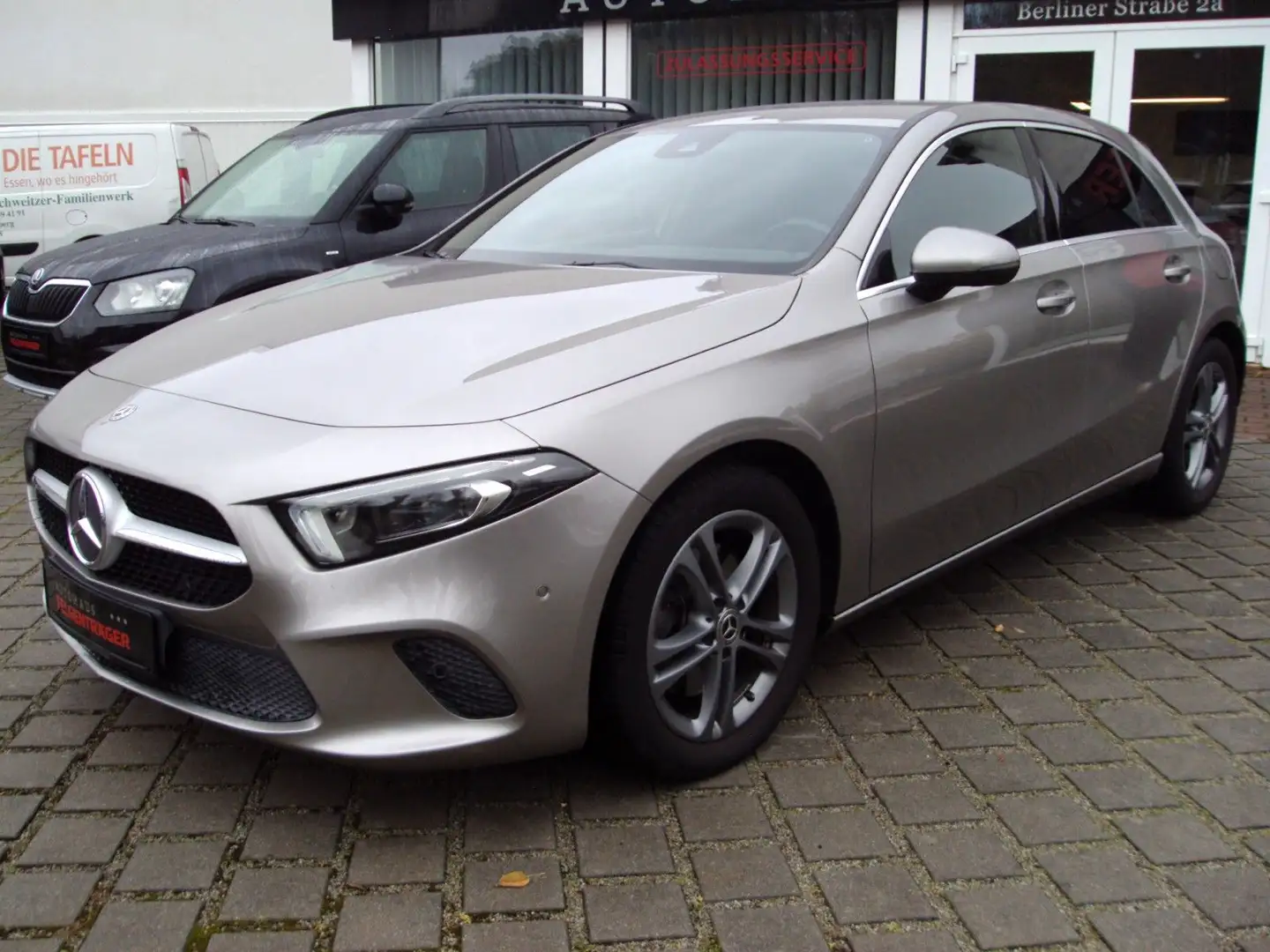 Mercedes-Benz A 220 DCT Silber - 1