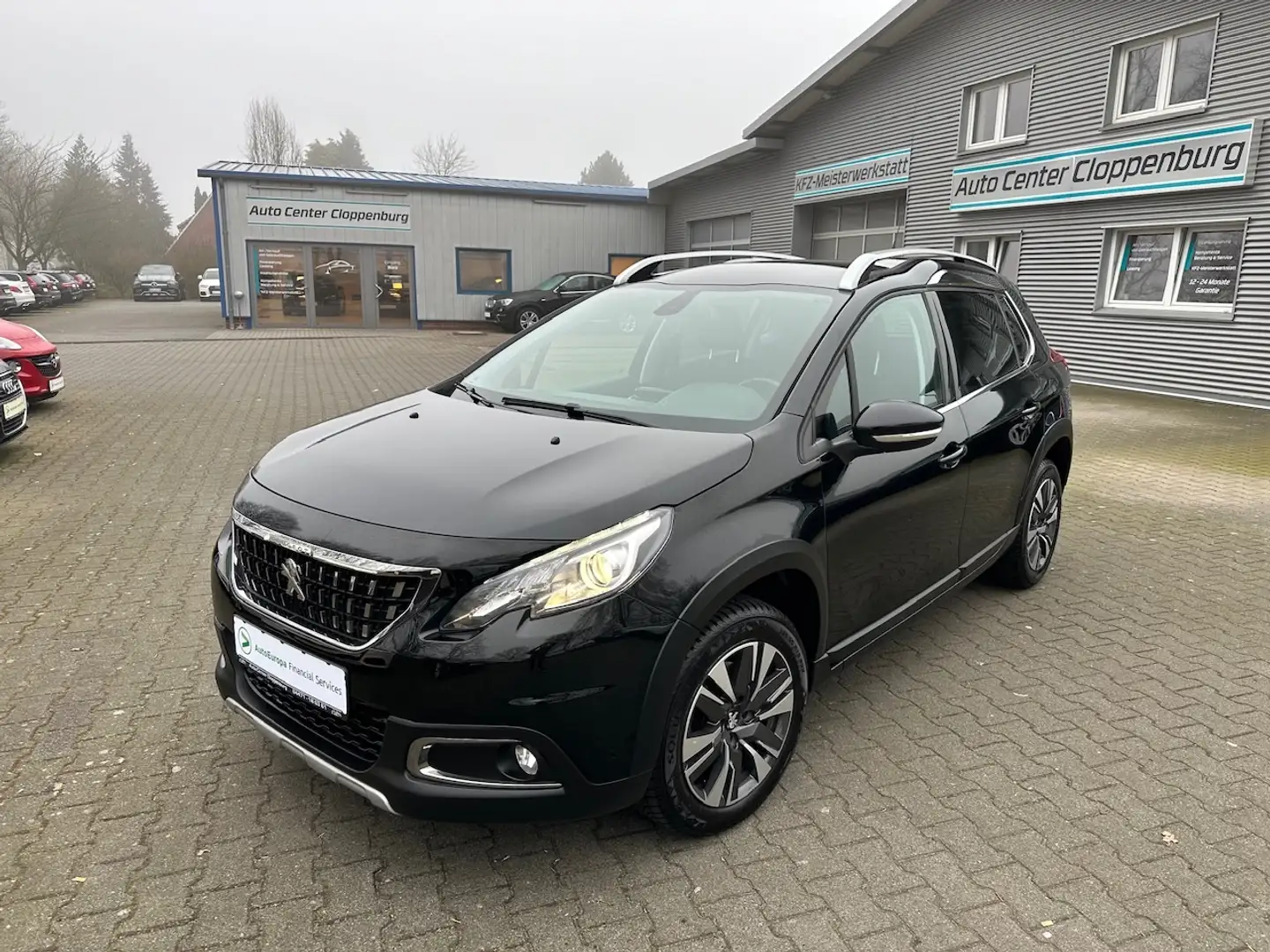 Peugeot 2008 1,2 PureTech Automatik "Allure" Schwarz - 1
