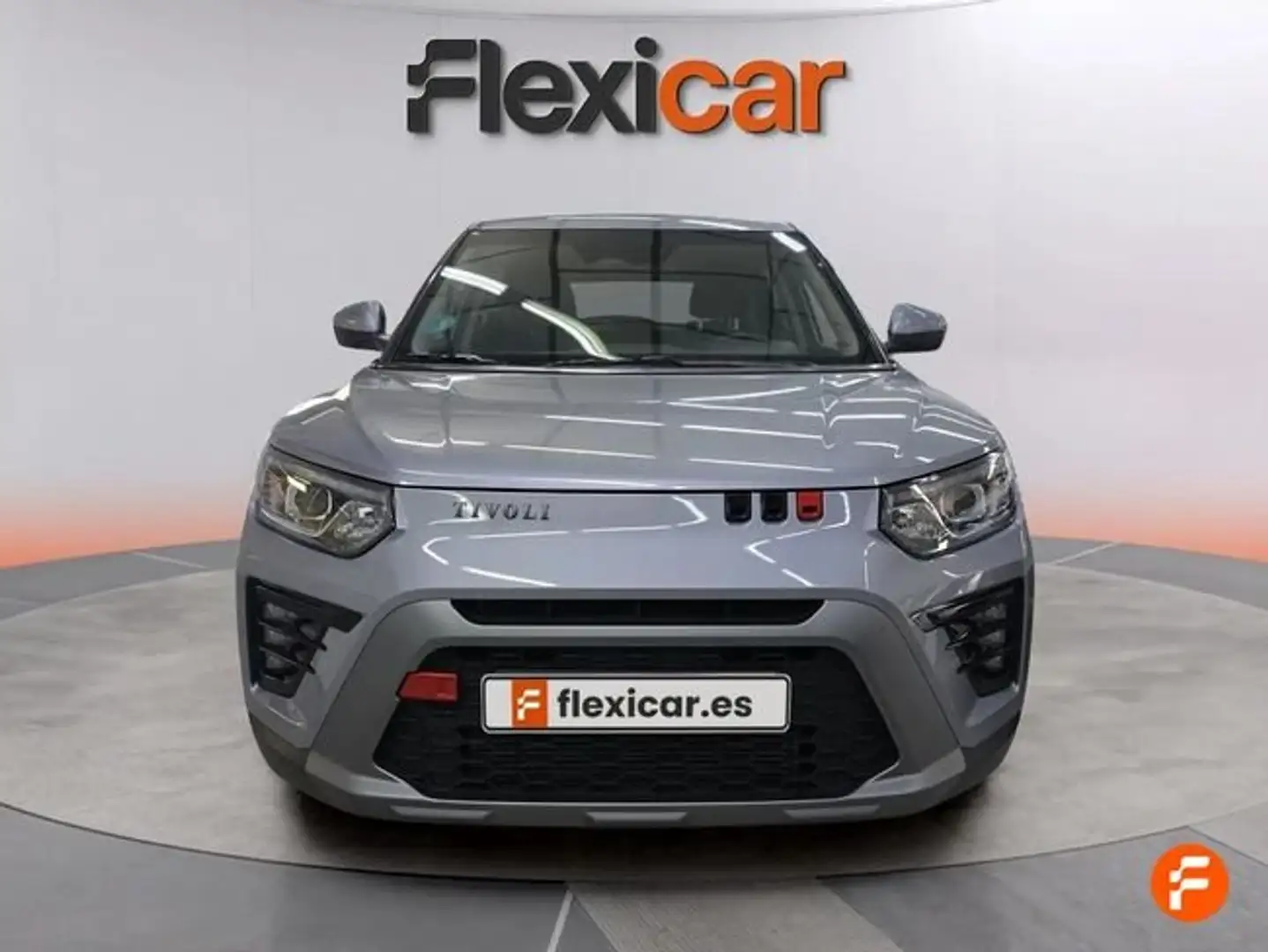 SsangYong Tivoli G15 Urban Plus 4x2 Aut. Gris - 2