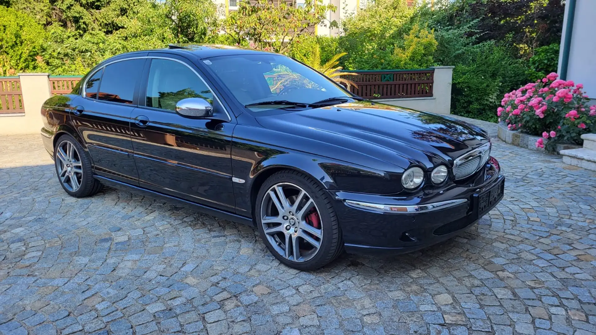 Jaguar X-Type 3,0 V6 Executive Aut. Чорний - 1