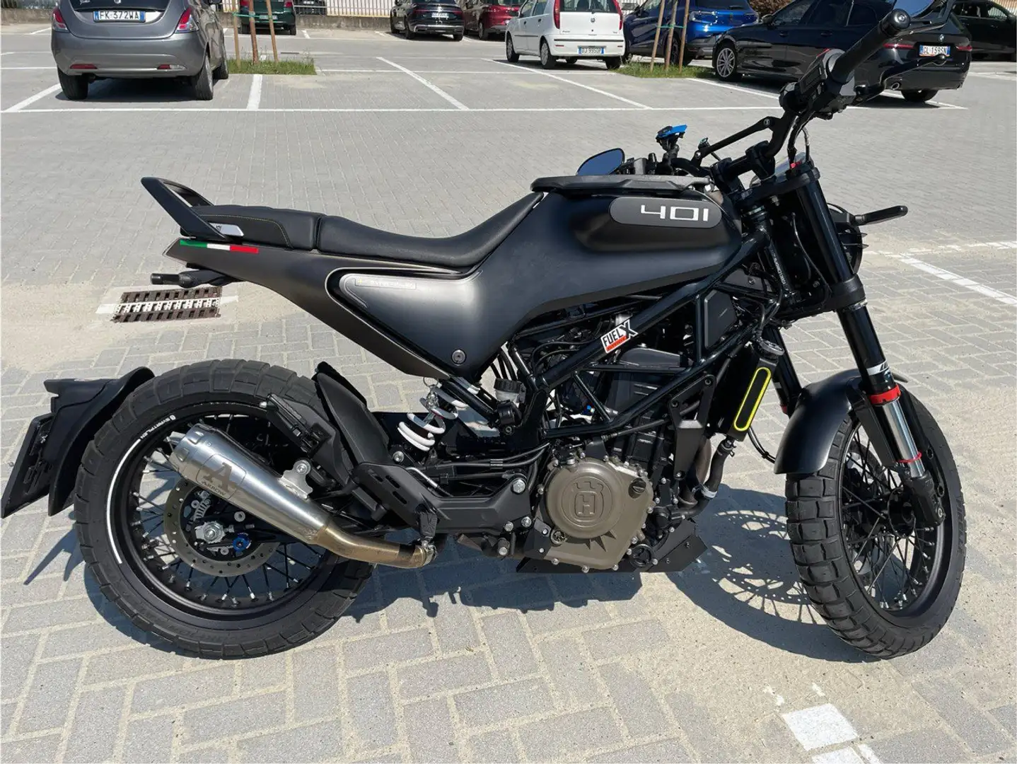 Husqvarna Svartpilen 401 Fekete - 1