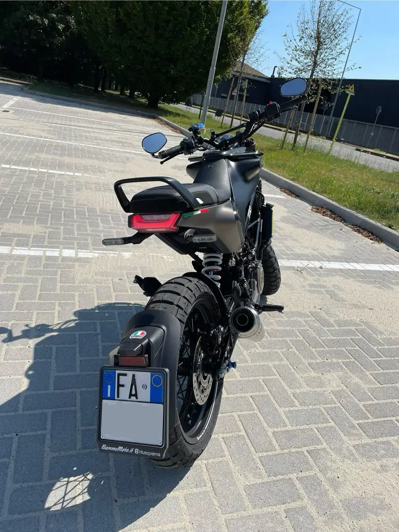 Husqvarna Svartpilen 401 Fekete - 2