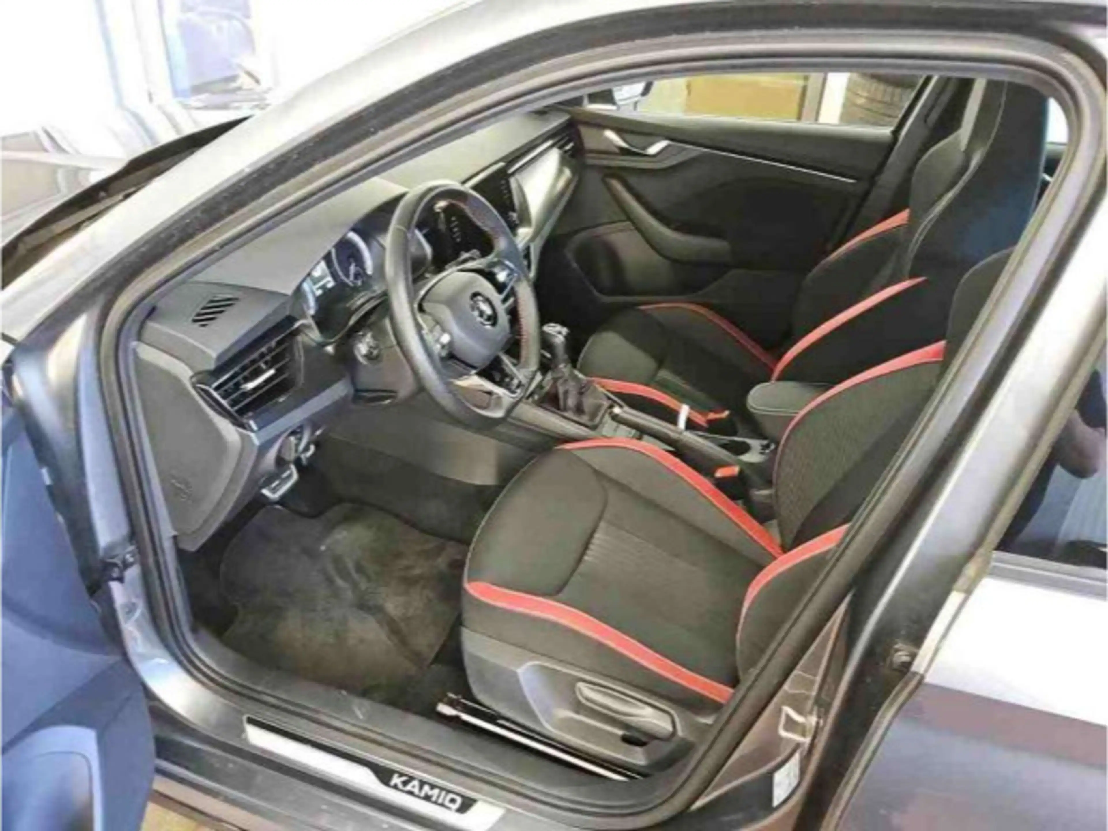Skoda Kamiq 1.5 TSI DSG Monte Carlo LED+TEMPOMAT+PANO+ — photo 4
