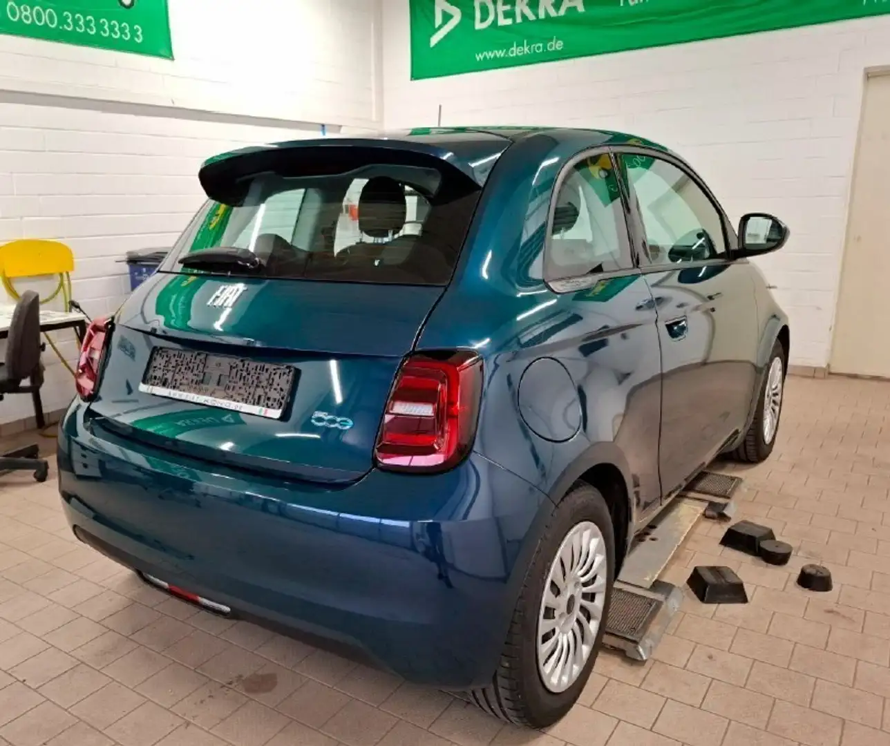 Fiat 500e 320 Km Reichweite  Navi - Klimaautomatik Grün - 2