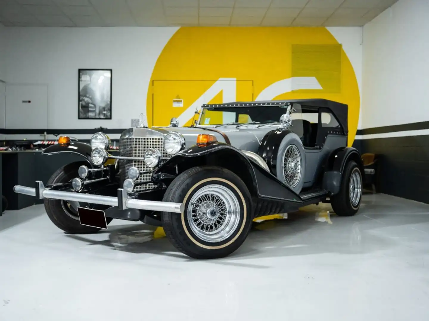 Oldtimer Excalibur III Grau - 1