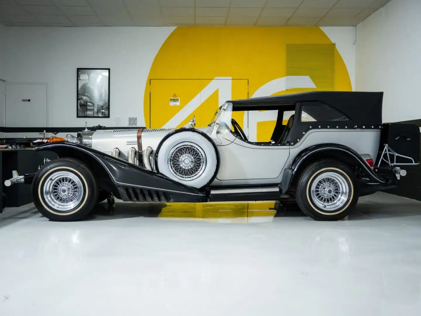 Oldtimer Excalibur III Grau - 2