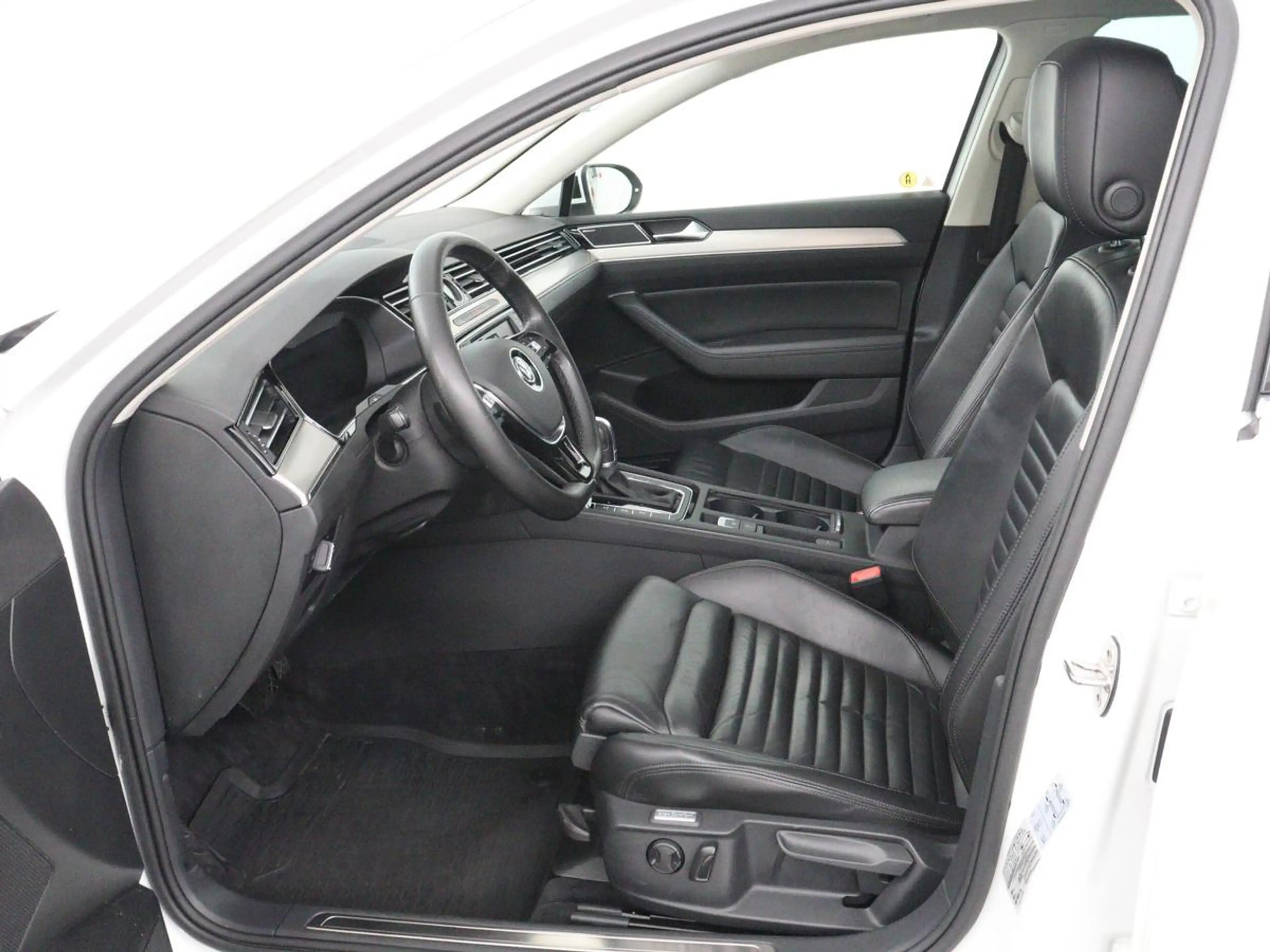 Volkswagen Passat Variant 2.0 TSI 4Motion Highline HANDEL/EXPORT | Panoramad — photo 5