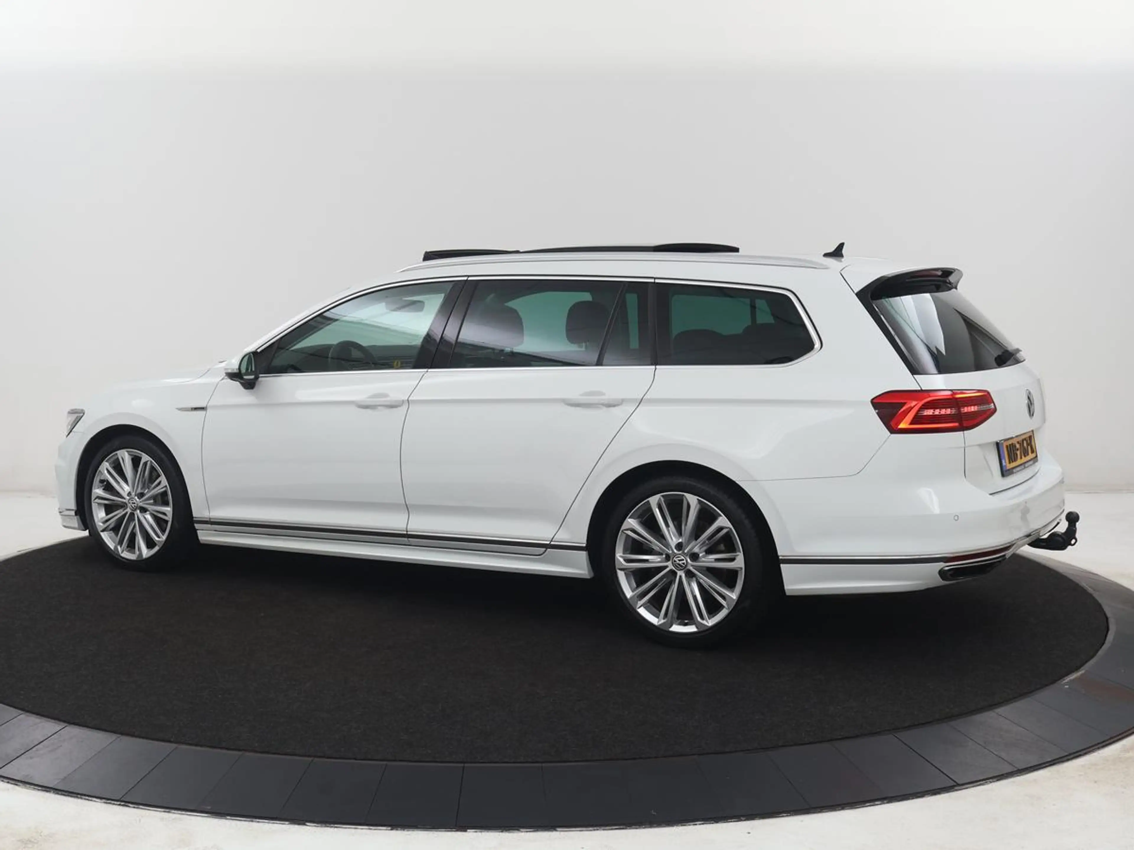 Volkswagen Passat Variant 2.0 TSI 4Motion Highline HANDEL/EXPORT | Panoramad — photo 2