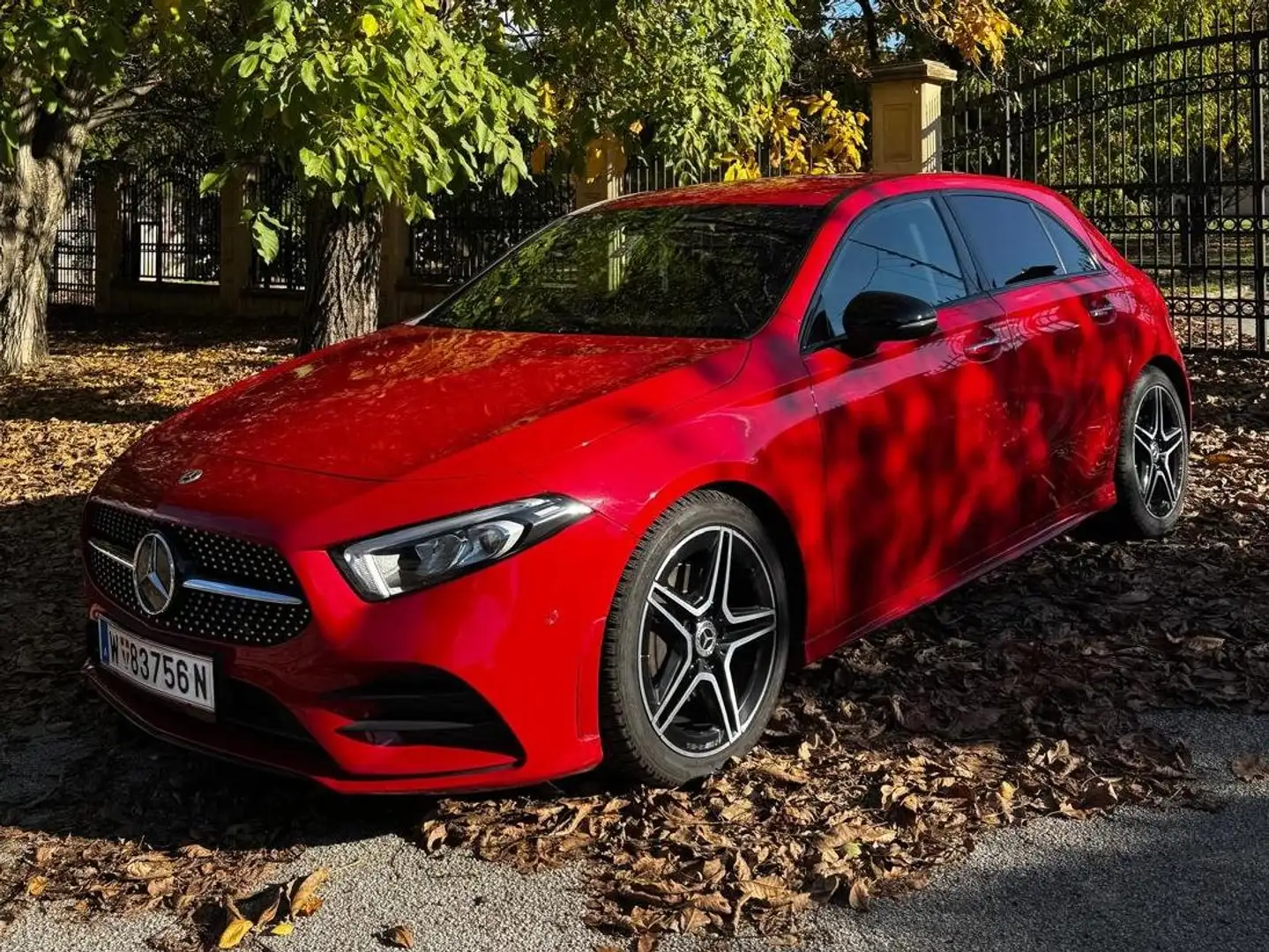 Mercedes-Benz A 180 AMG-Line, kompl. AMG-Ausstattung Rot - 1