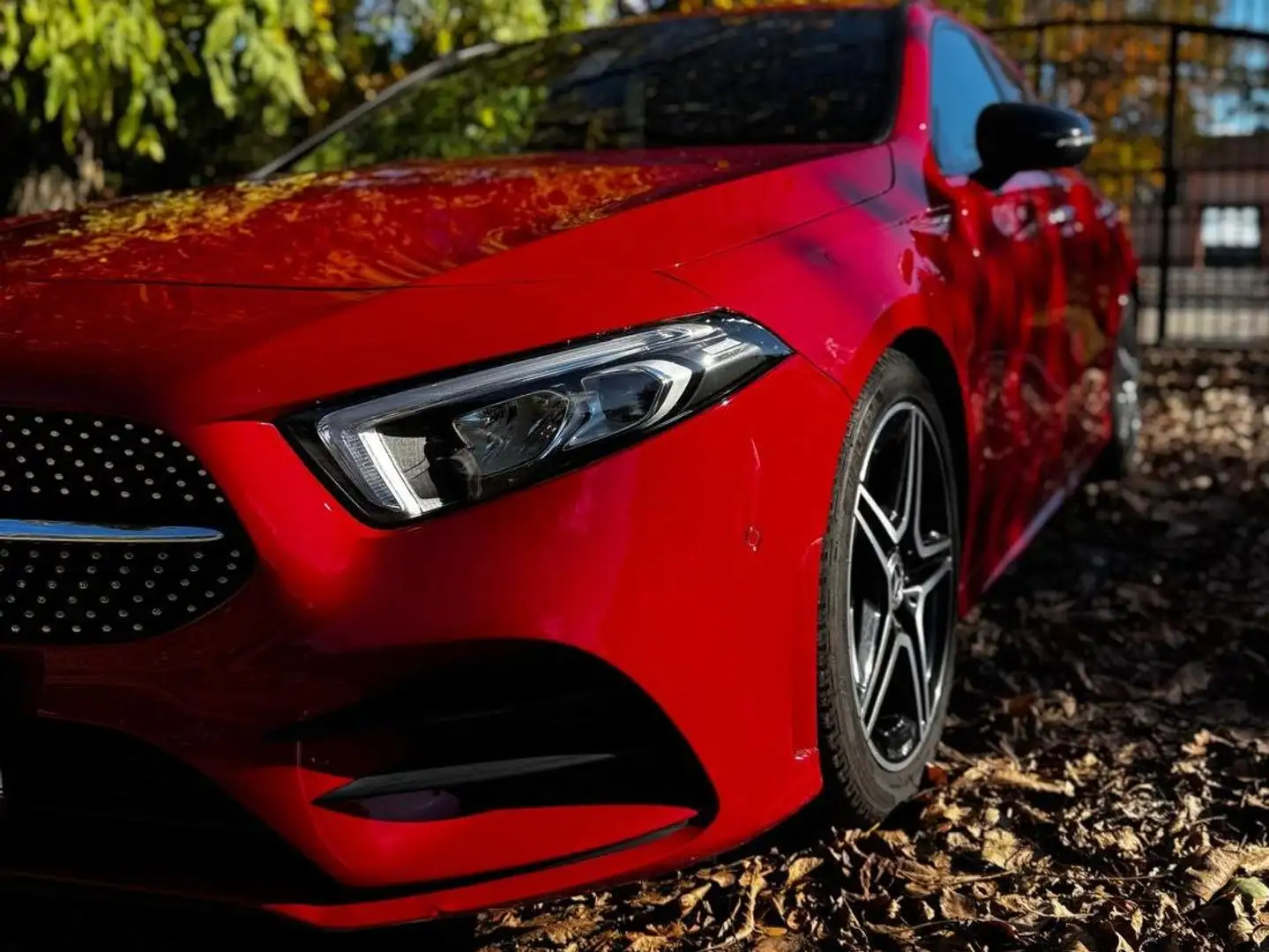 Mercedes-Benz A 180 AMG-Line, kompl. AMG-Ausstattung Rot - 2