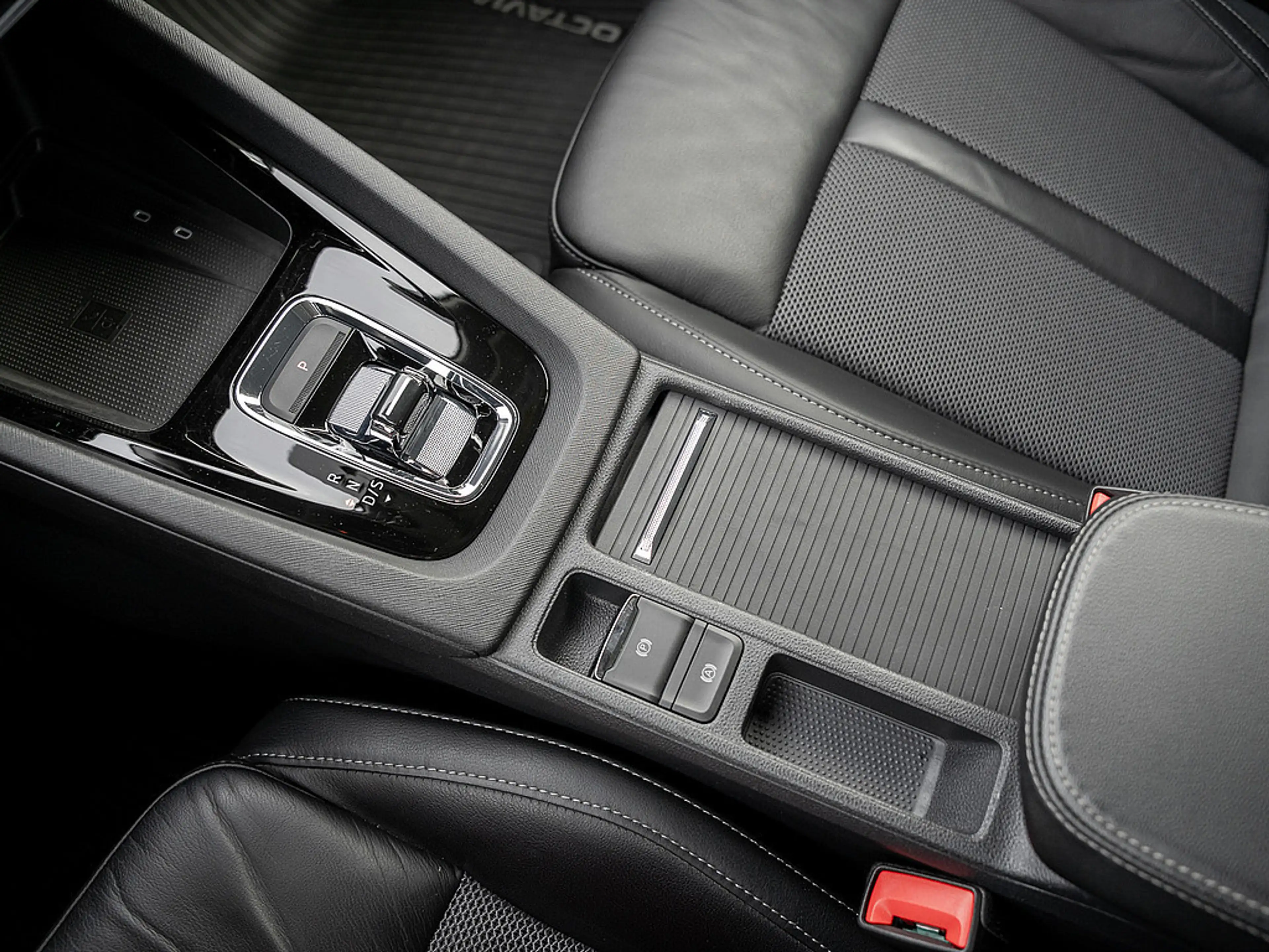 Skoda Octavia Combi 1.4 TSI iV Style AHK KAM LED — photo 10