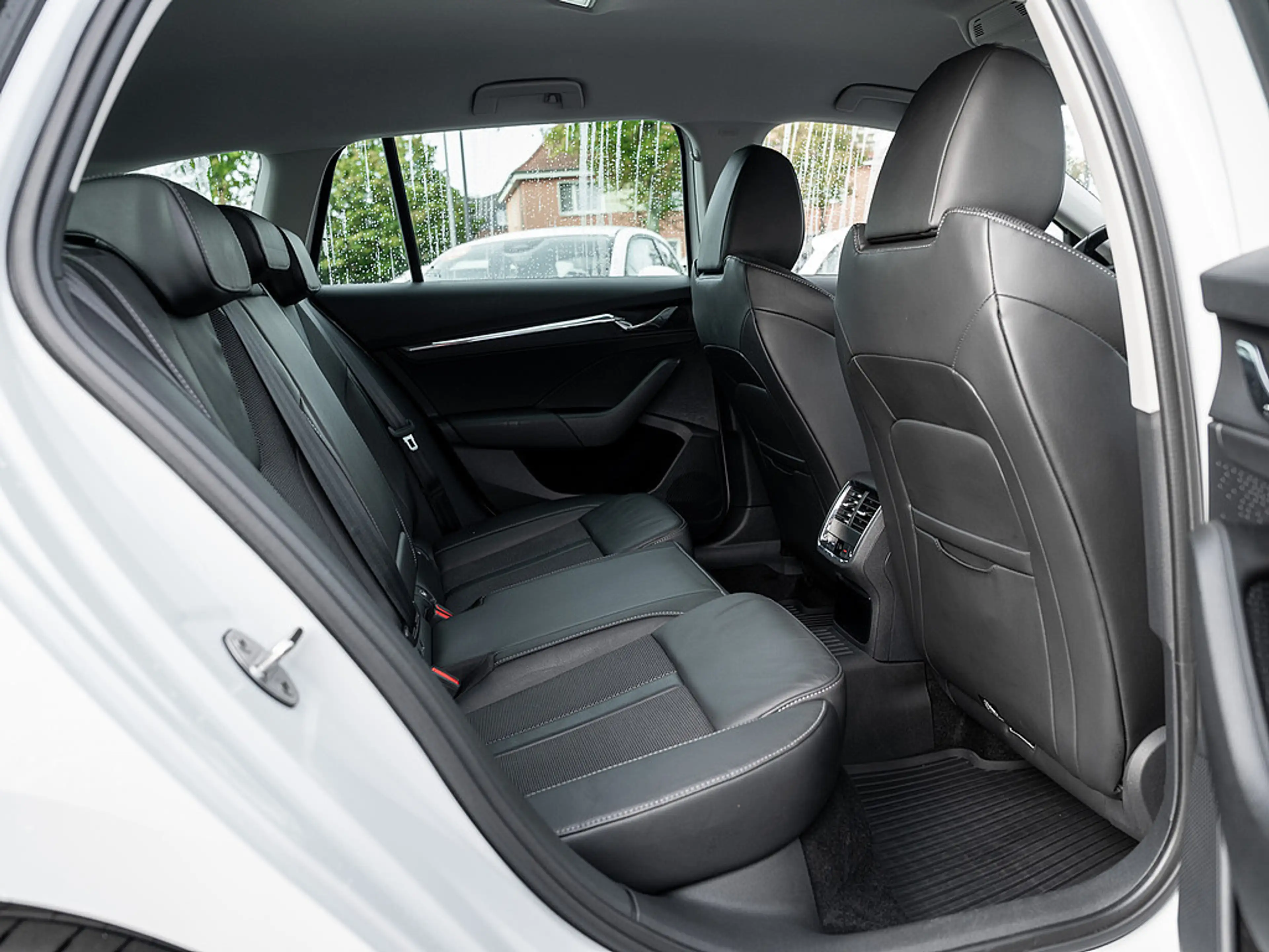 Skoda Octavia Combi 1.4 TSI iV Style AHK KAM LED — photo 5