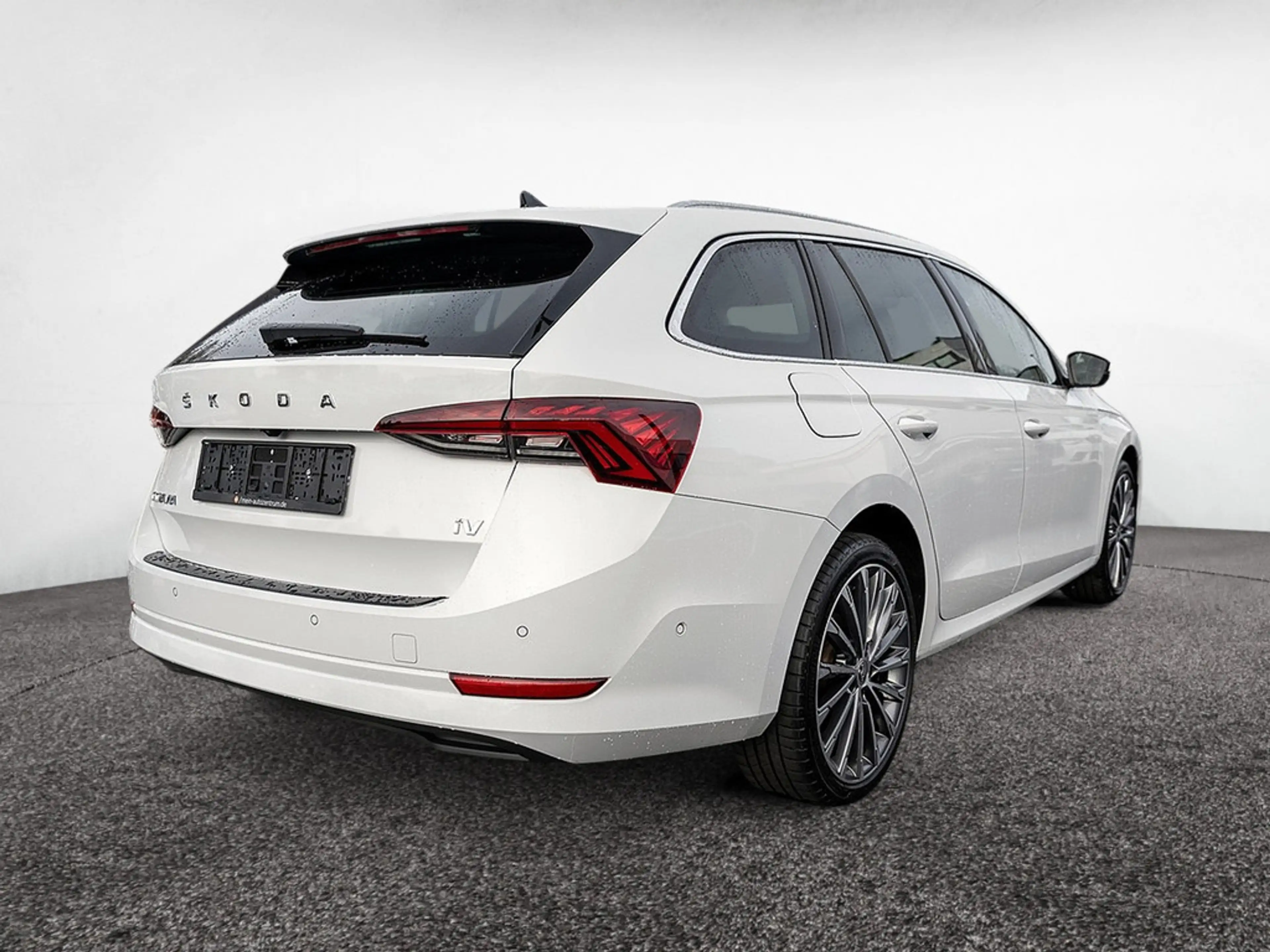 Skoda Octavia Combi 1.4 TSI iV Style AHK KAM LED — photo 4