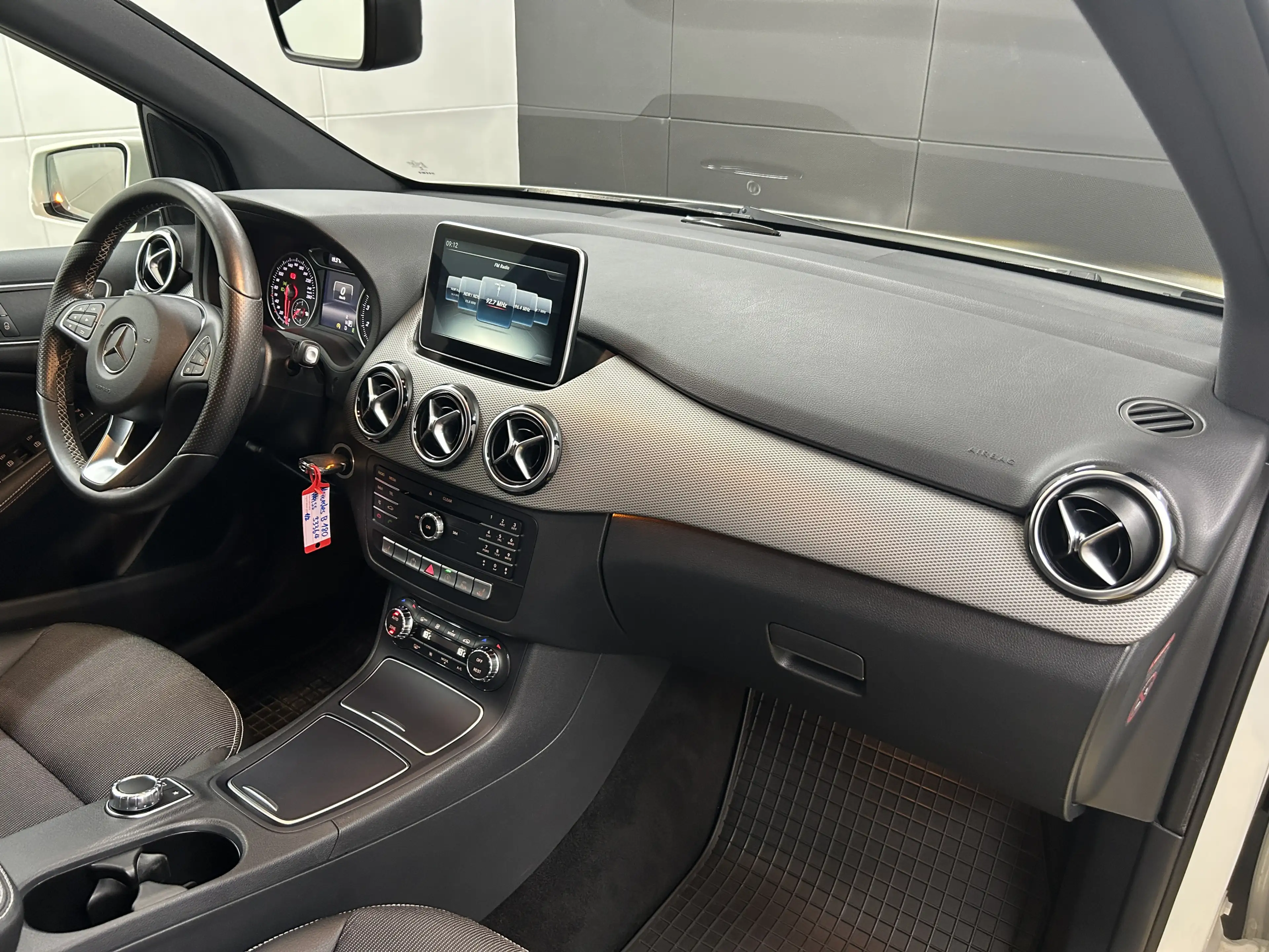 Mercedes-Benz B 180 Pano+LED+Ambiente+Temp+Navi+SHZ+BT — photo 11