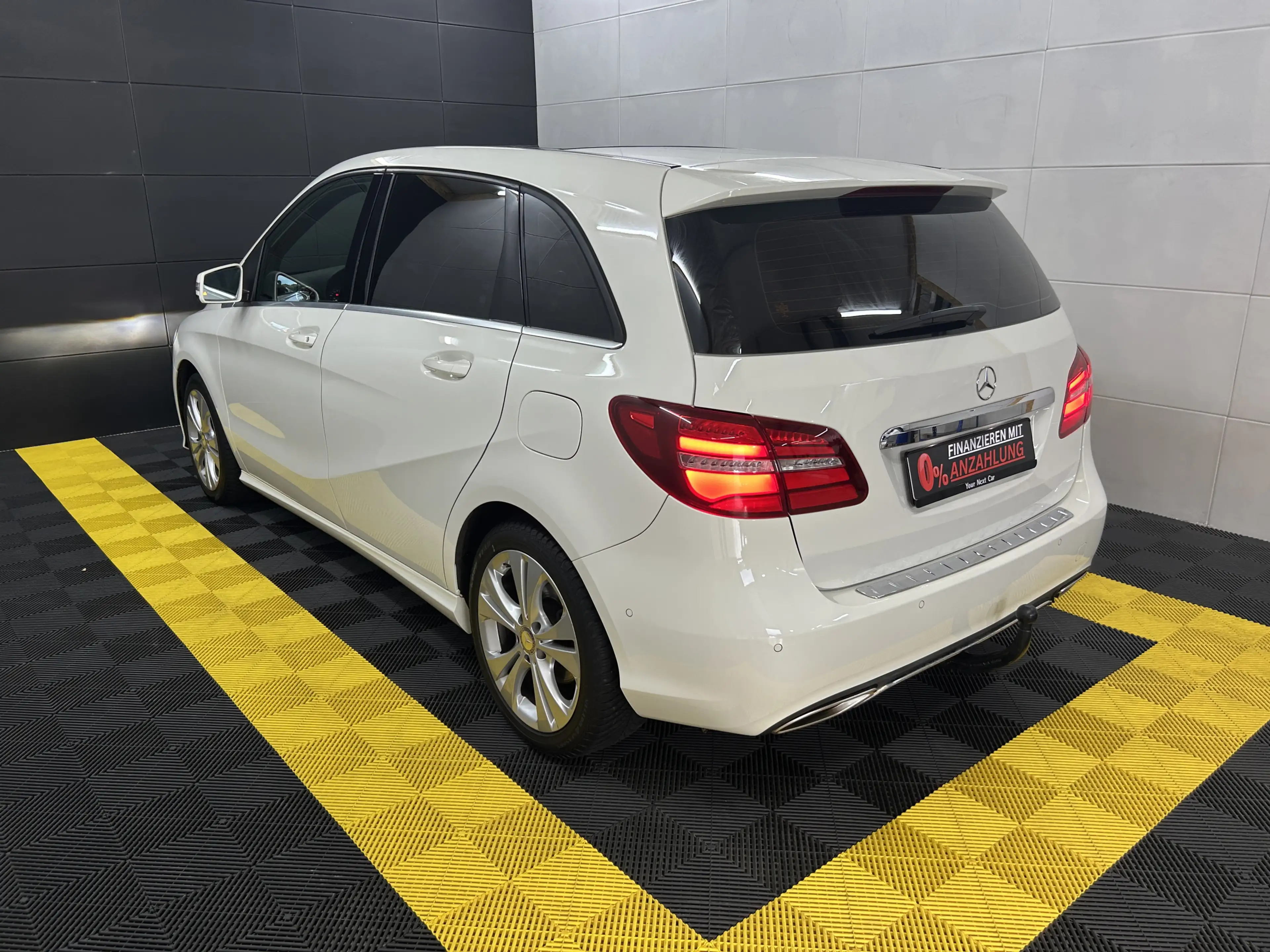 Mercedes-Benz B 180 Pano+LED+Ambiente+Temp+Navi+SHZ+BT — photo 7
