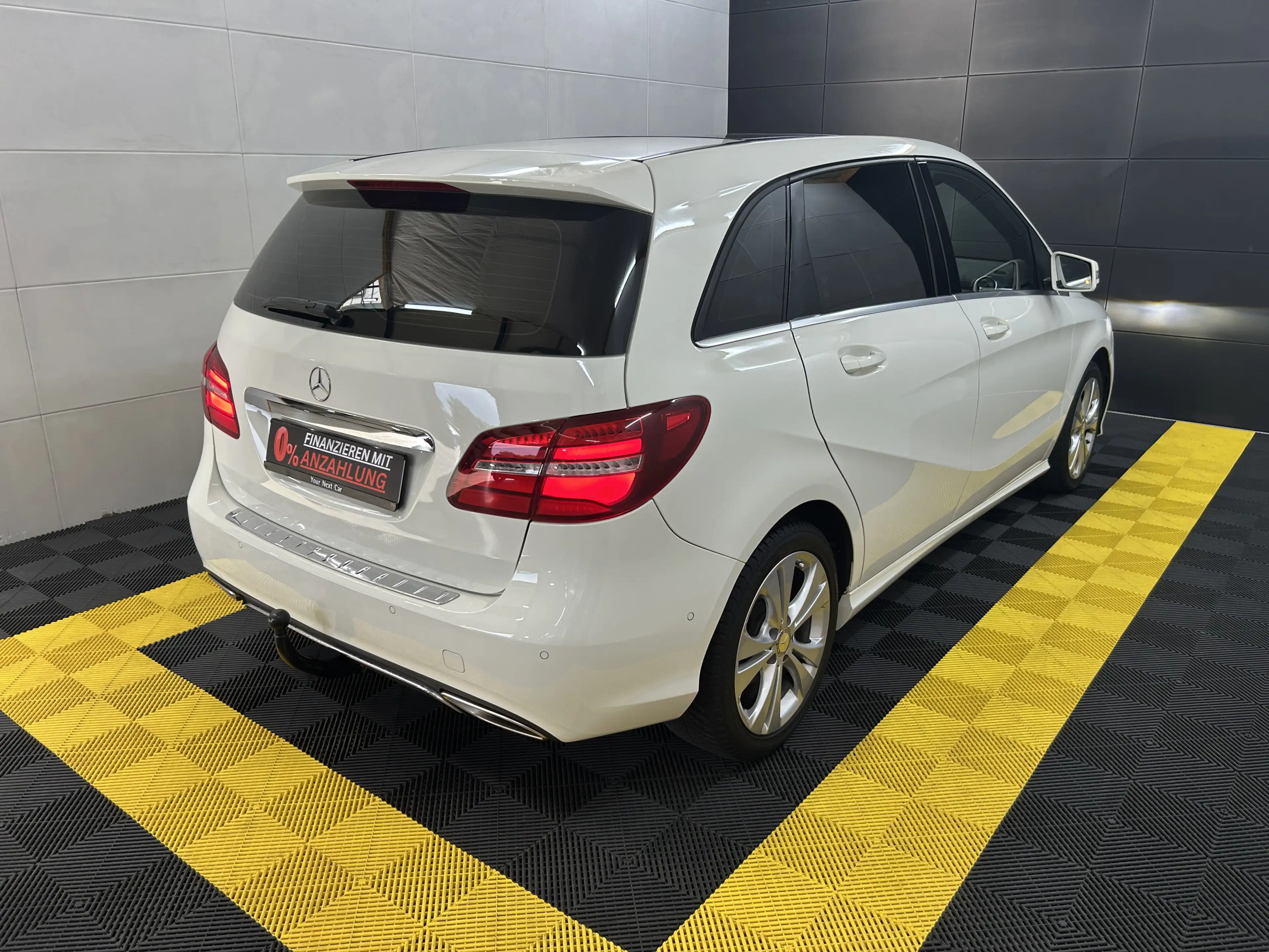 Mercedes-Benz B 180 Pano+LED+Ambiente+Temp+Navi+SHZ+BT — photo 4