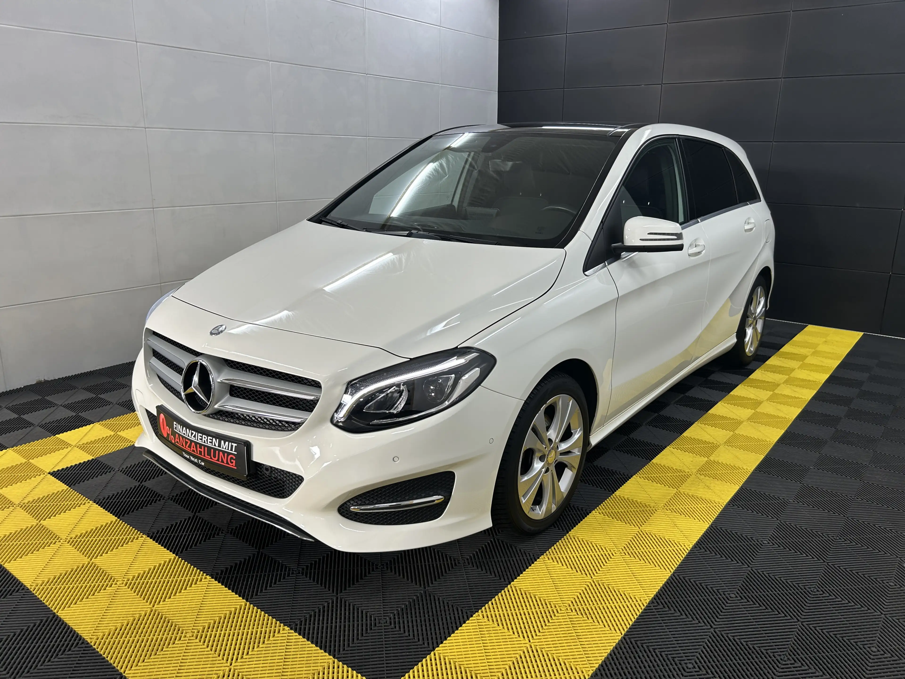 Mercedes-Benz B 180 Pano+LED+Ambiente+Temp+Navi+SHZ+BT