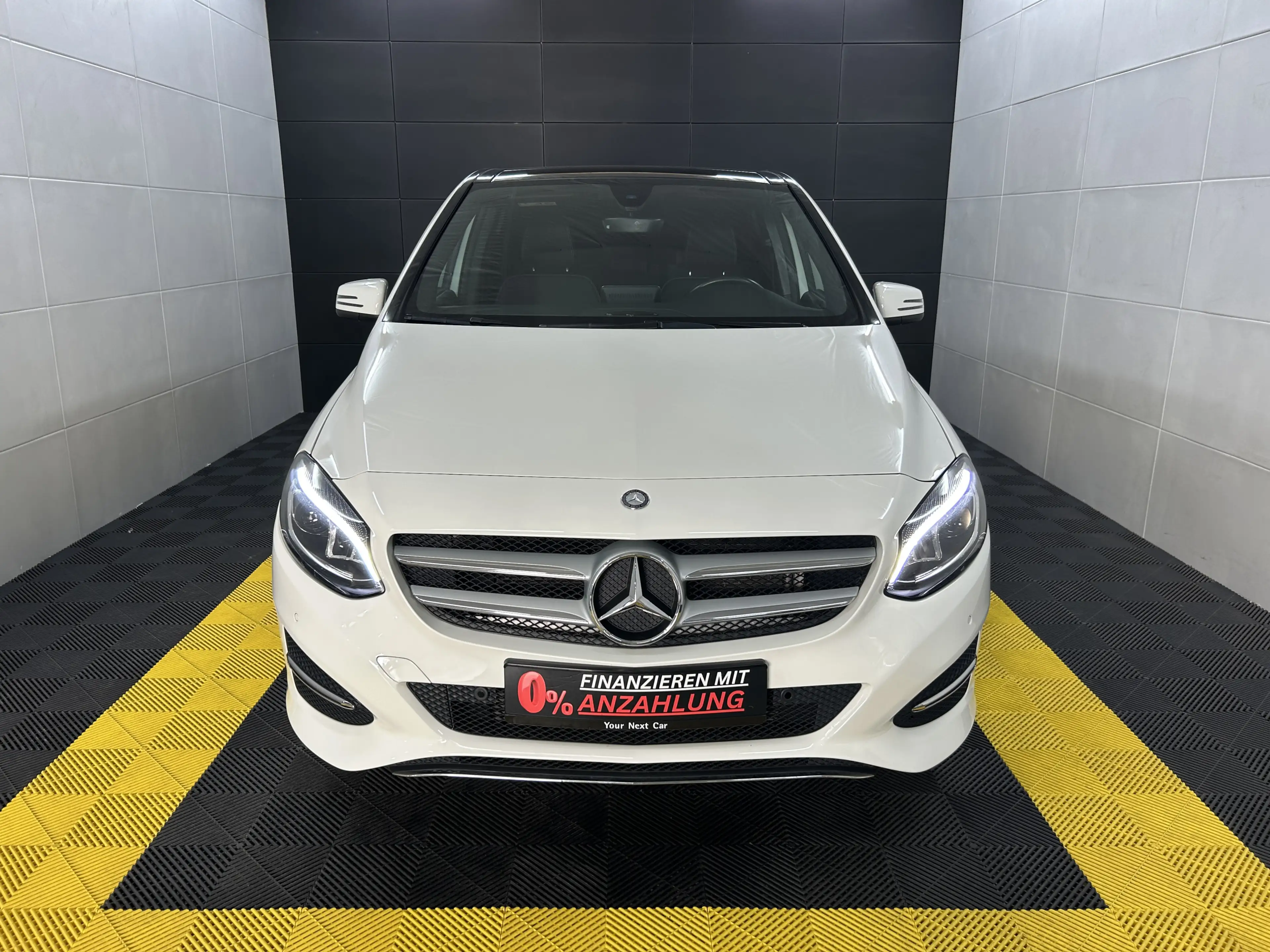 Mercedes-Benz B 180 Pano+LED+Ambiente+Temp+Navi+SHZ+BT — photo 2