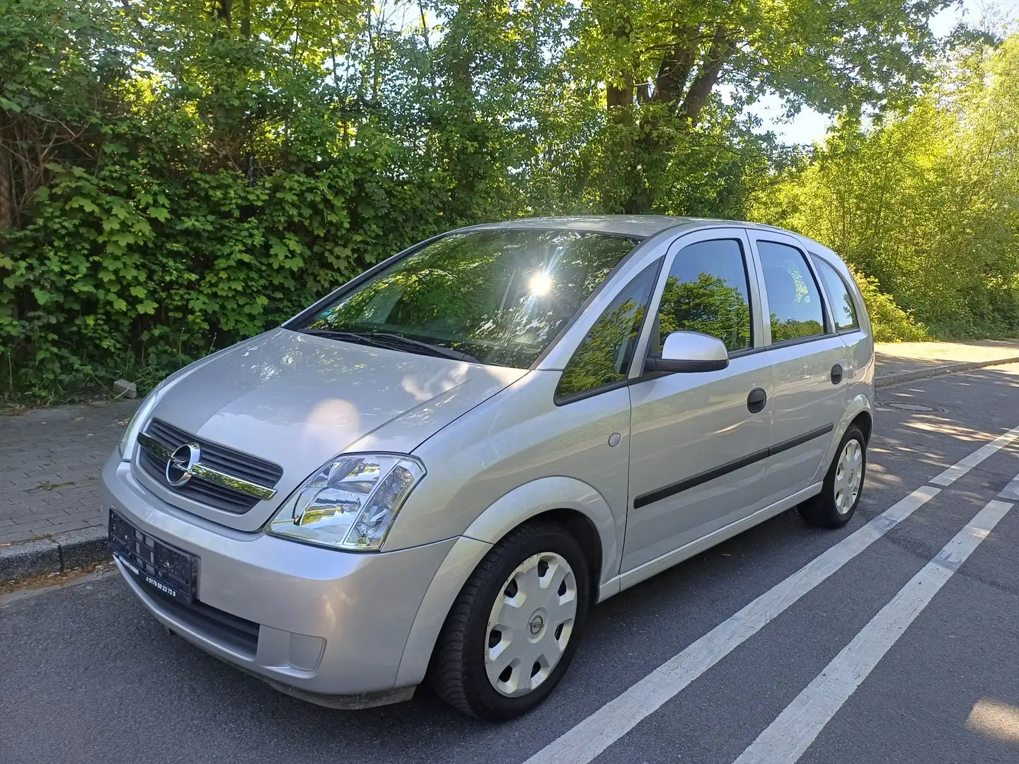 Opel Meriva 1.6 16V (Essentia) aus 1.Hand Stříbrná - 1