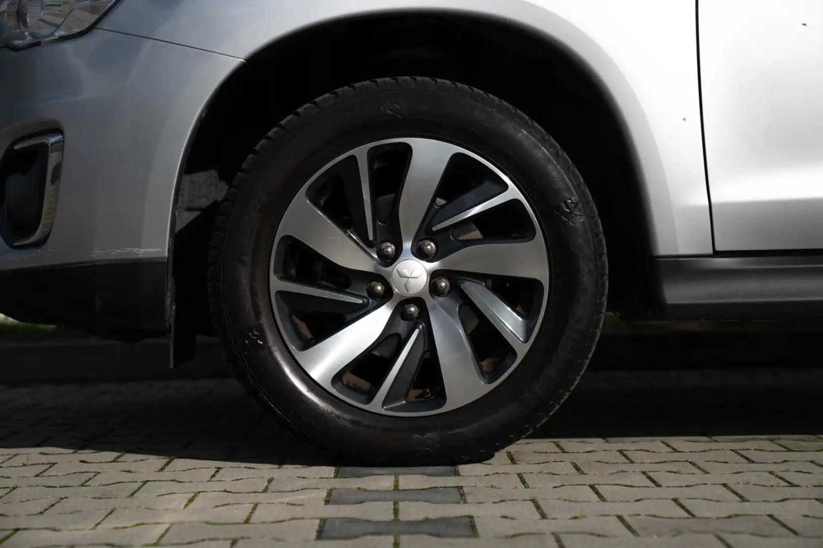 Mitsubishi ASX *2. Hand*SCHECKHEFT LÜCKENLOS*CAM*SHZ*TEMP* Stříbrná - 2