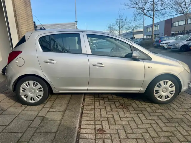 Opel Corsa view 13