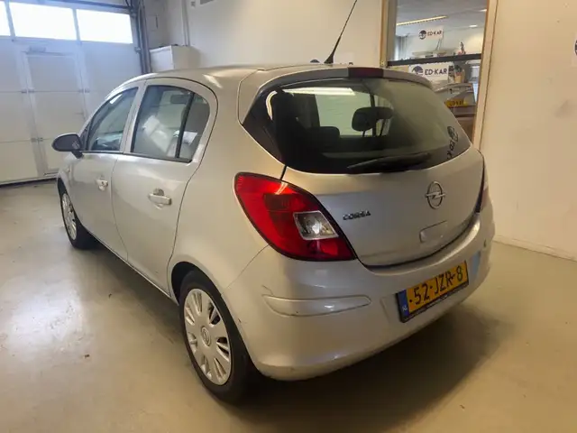 Opel Corsa view 8