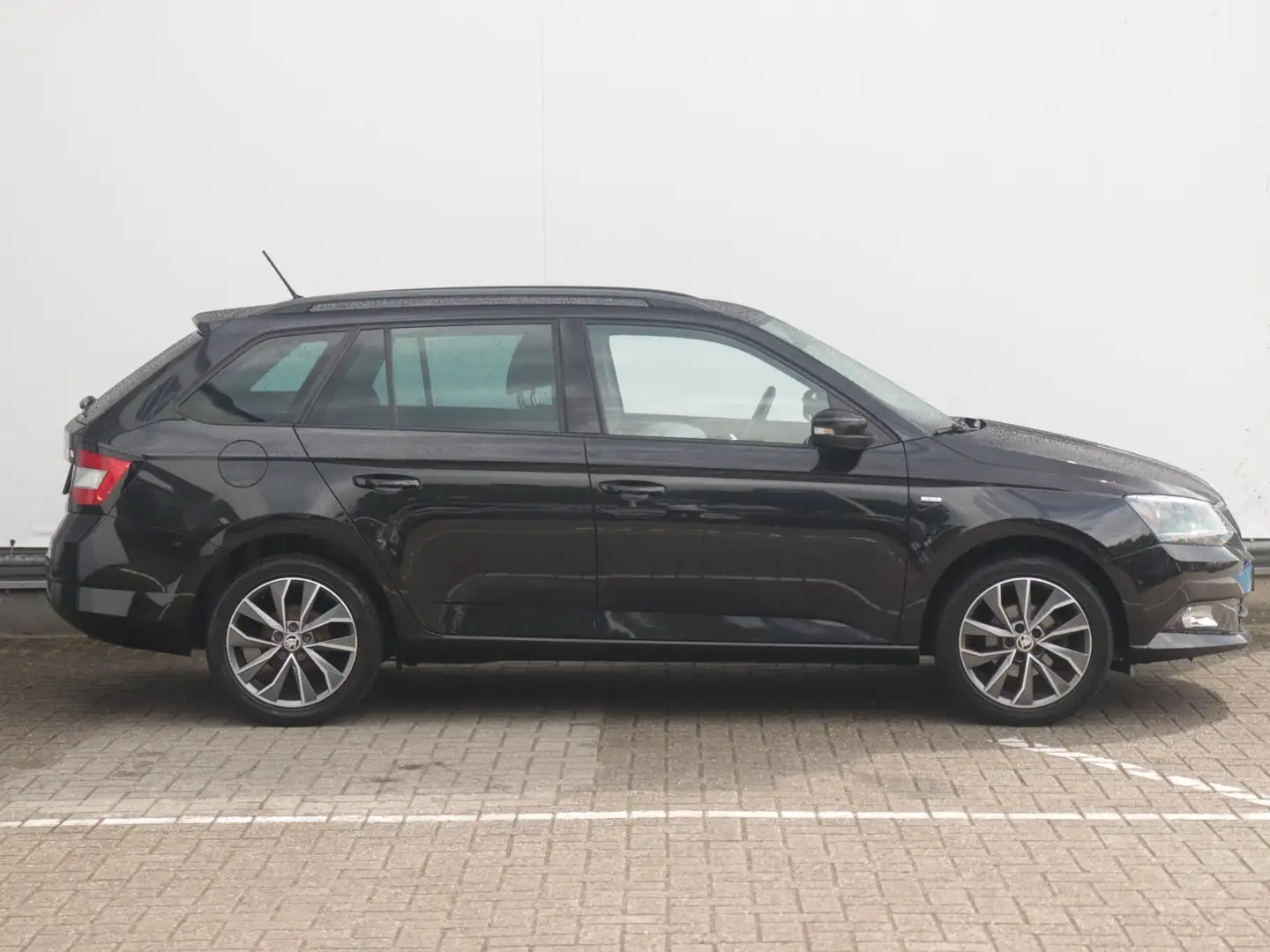 Skoda Fabia Combi 1.2 TSI Drive | Navigatie | Cruise control | Zwart - 2