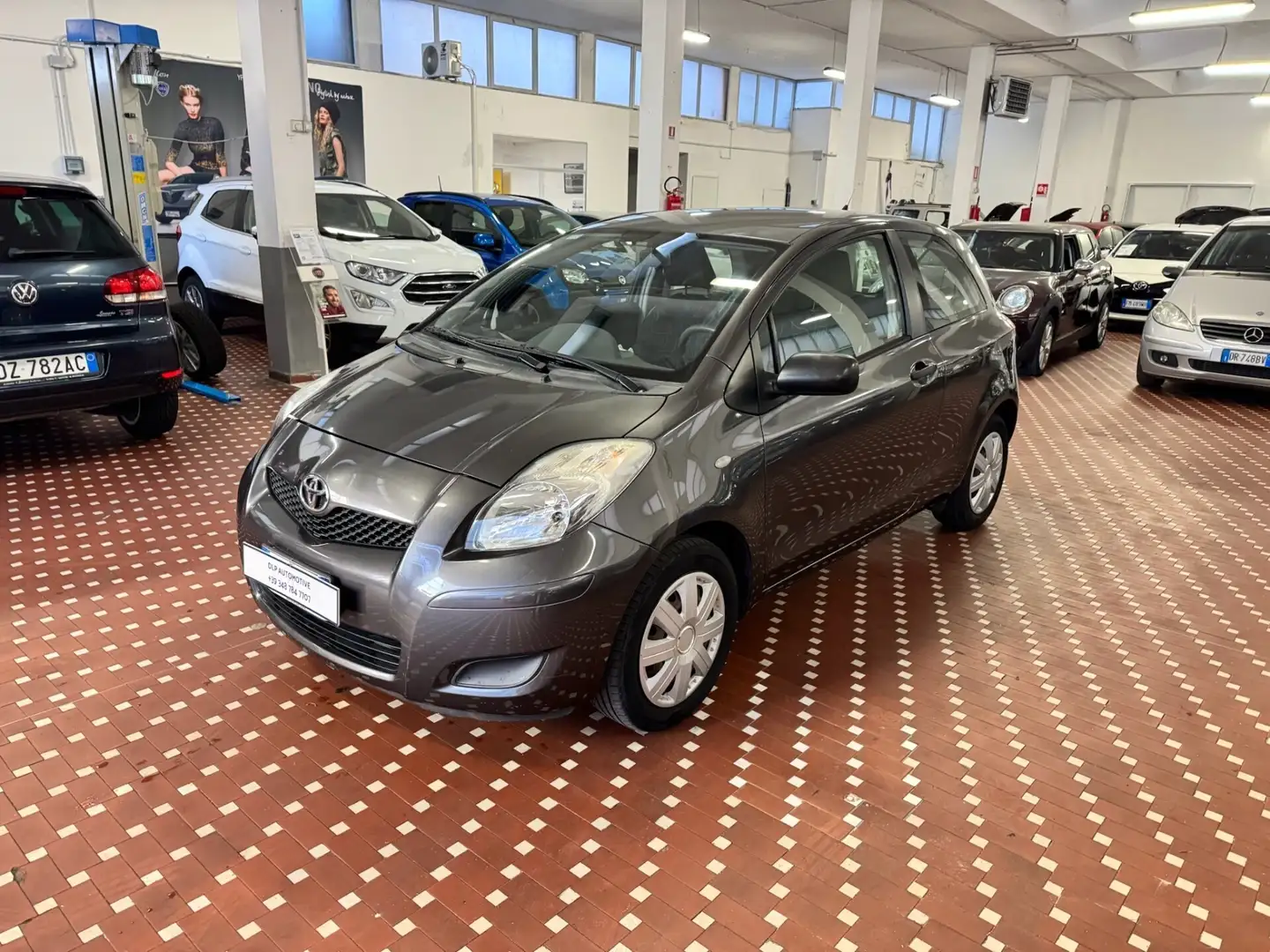 Toyota Yaris Yaris 1.0 3 porte Luxury pack Grigio - 1