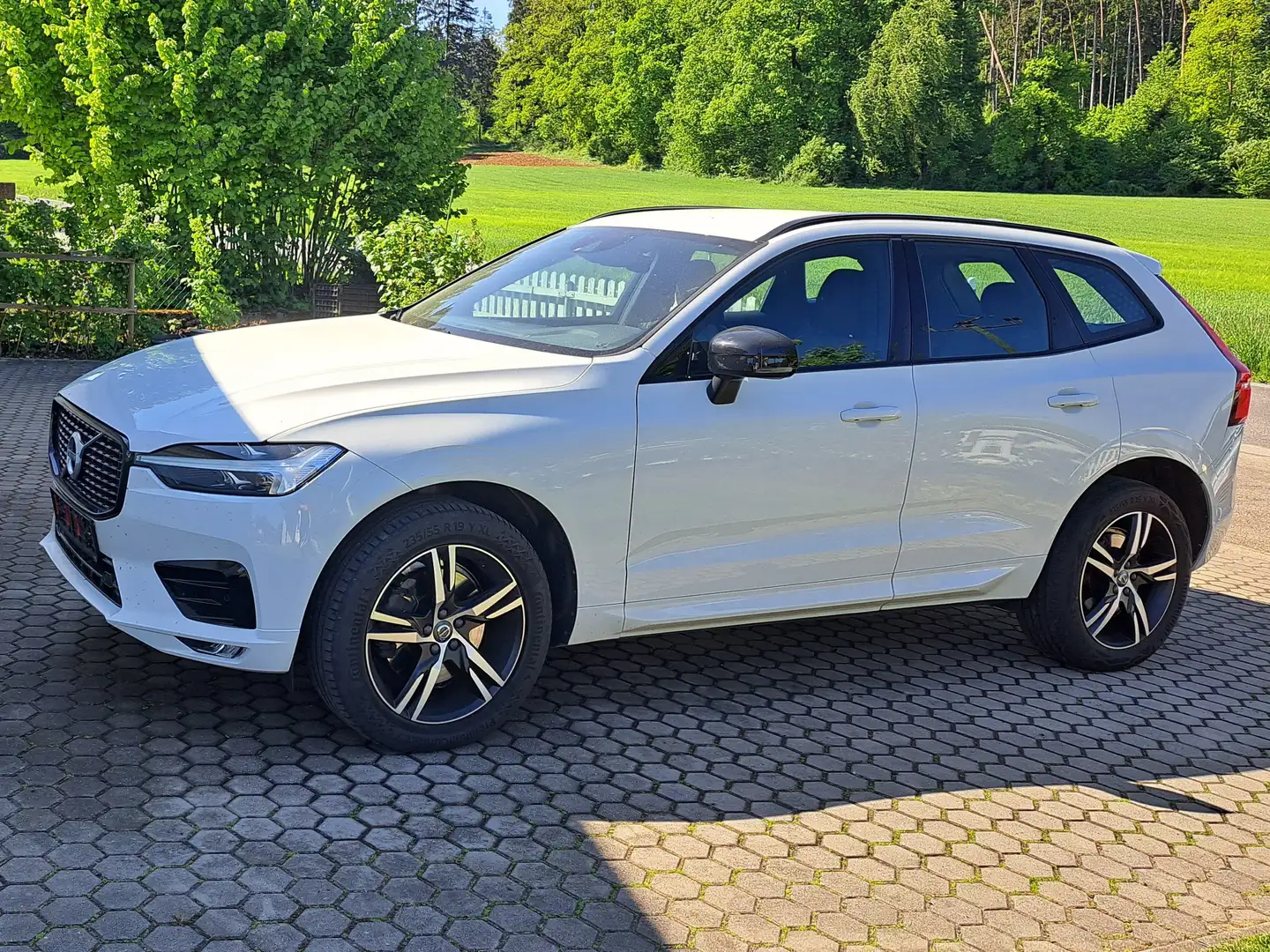 Volvo XC60 B4 D Geartronic RDesign,1.Hd, leder, AHK, Weiß - 1