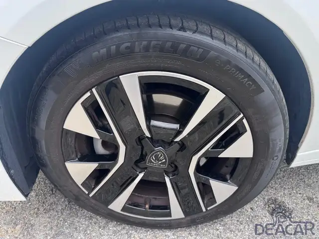 Peugeot 208 view 6