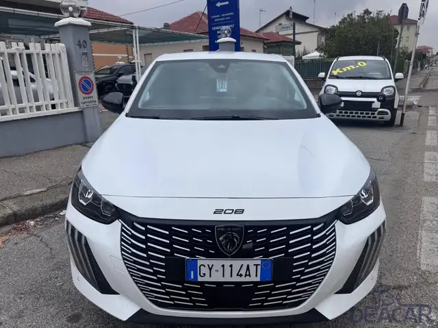 Peugeot 208 view 2