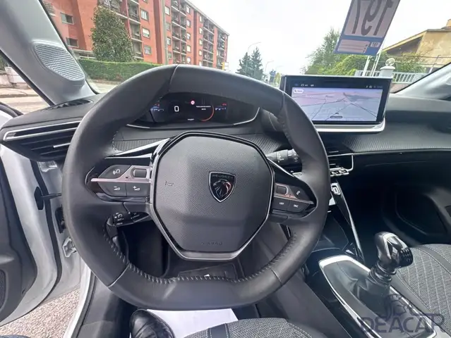 Peugeot 208 view 14