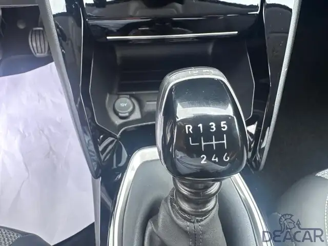 Peugeot 208 view 18