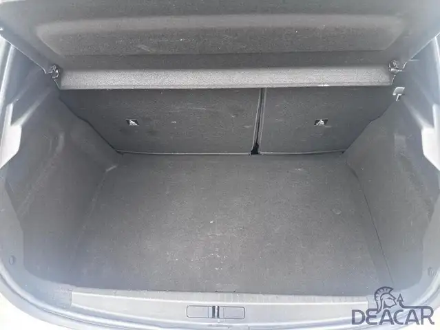 Peugeot 208 view 9