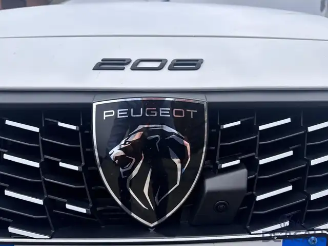 Peugeot 208 view 3