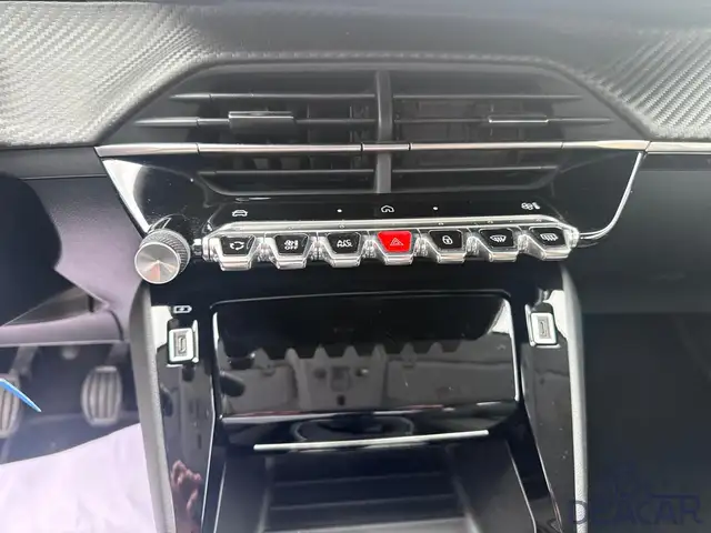 Peugeot 208 view 17