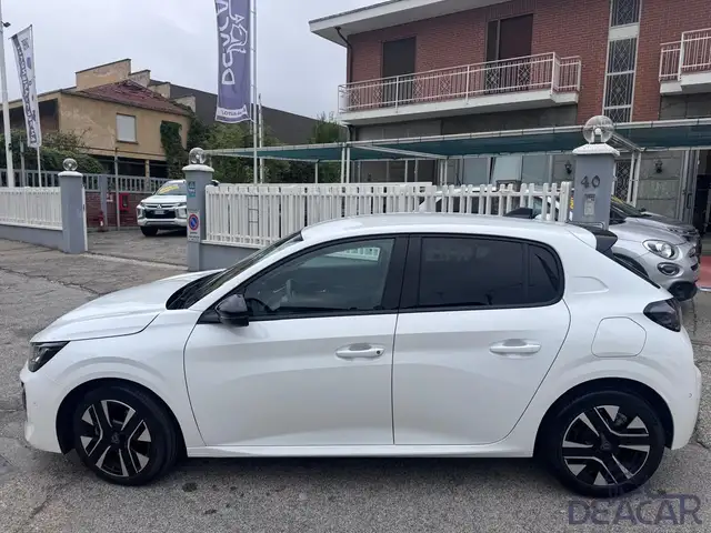 Peugeot 208 view 5