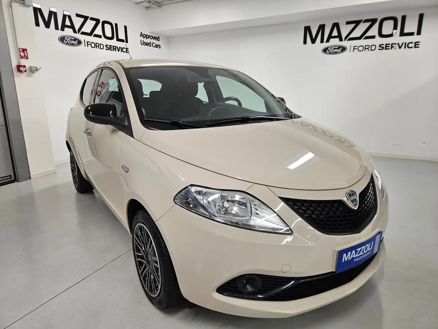 Lancia Ypsilon 1.2 Gold ecochic Gpl 69cv Beige - 1