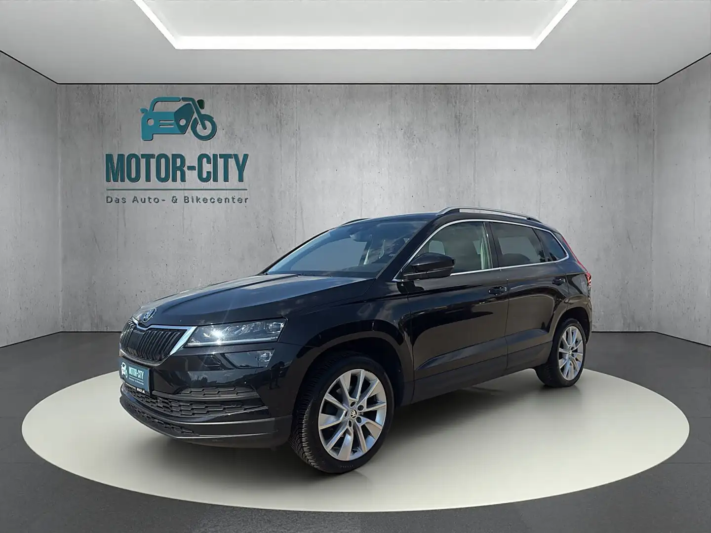 Skoda Karoq 1,5 TSI Style Limited DSG Schwarz - 1
