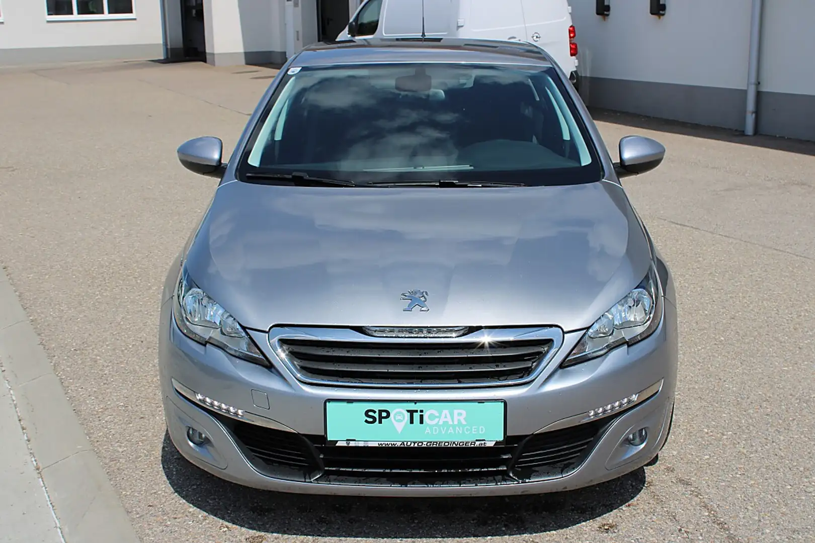 Peugeot 308 1,6 Blue HDi Style Grau - 2