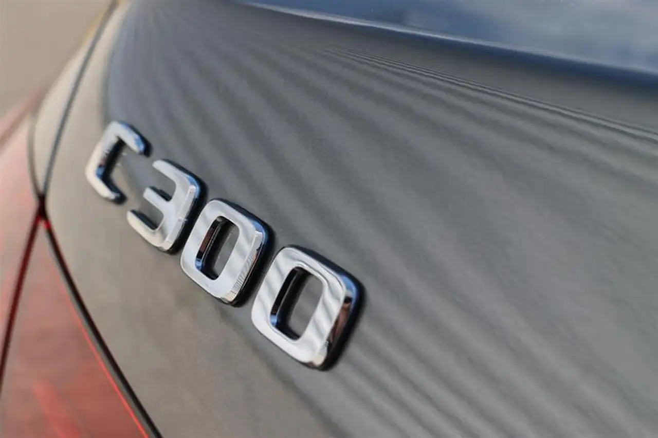 Mercedes-Benz C-Class снимка Mercedes-Benz C-Class