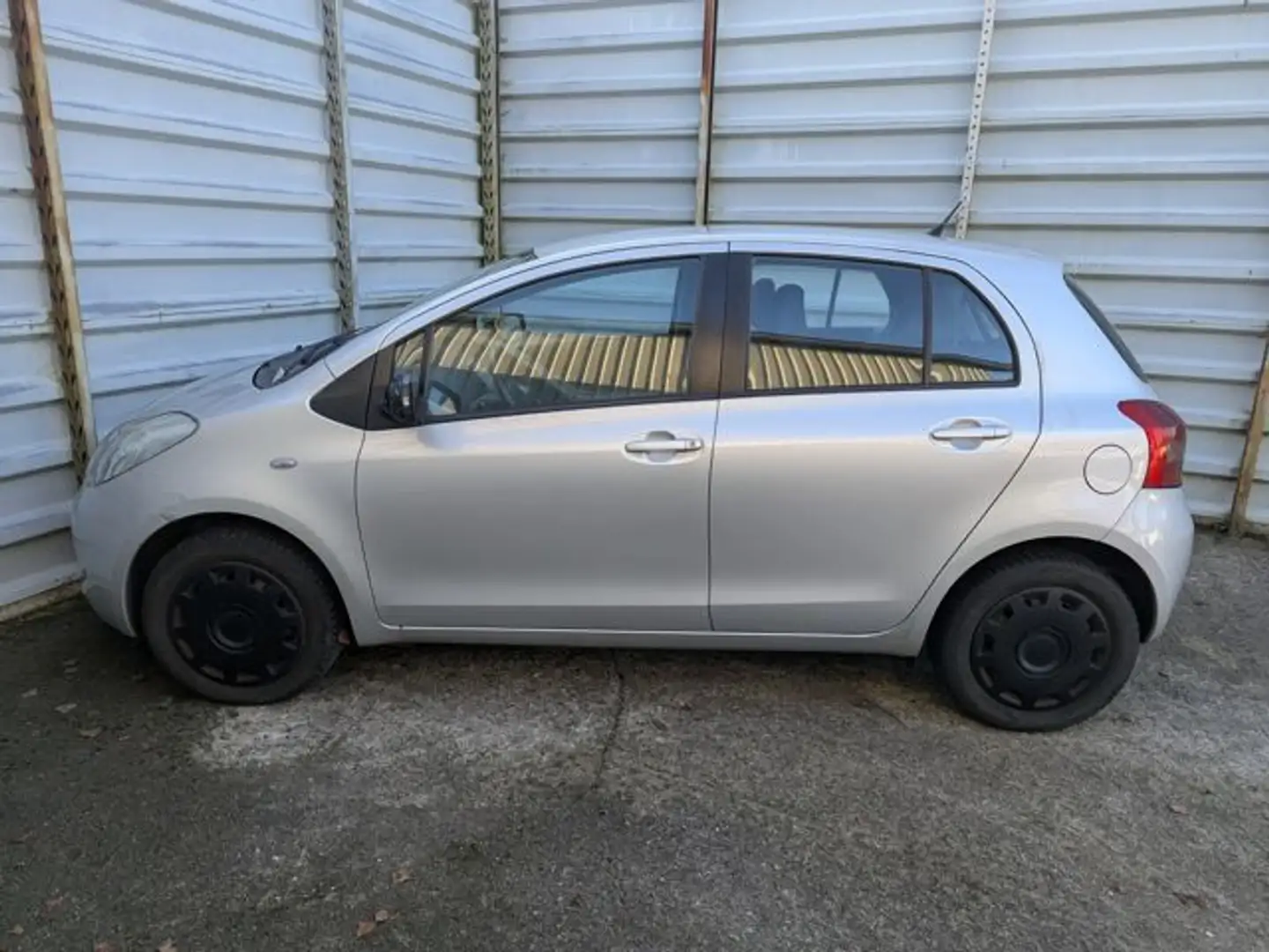 Toyota Yaris 1.0 Sol*Klimaanlage*4 Türig* Silber - 2