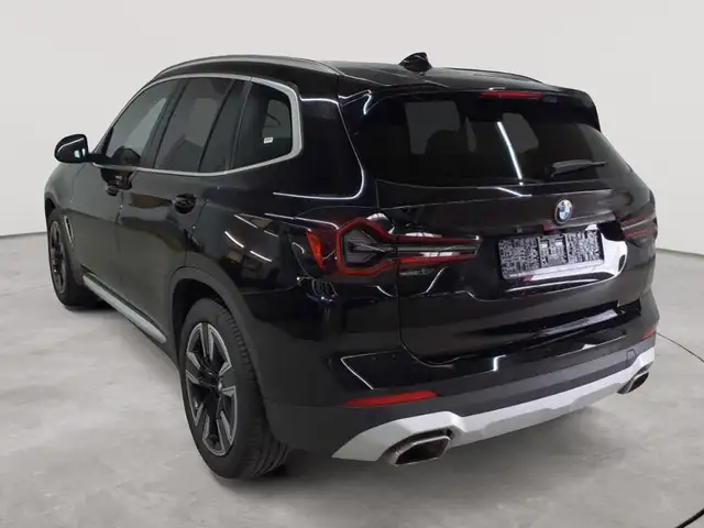 BMW X3 view 5