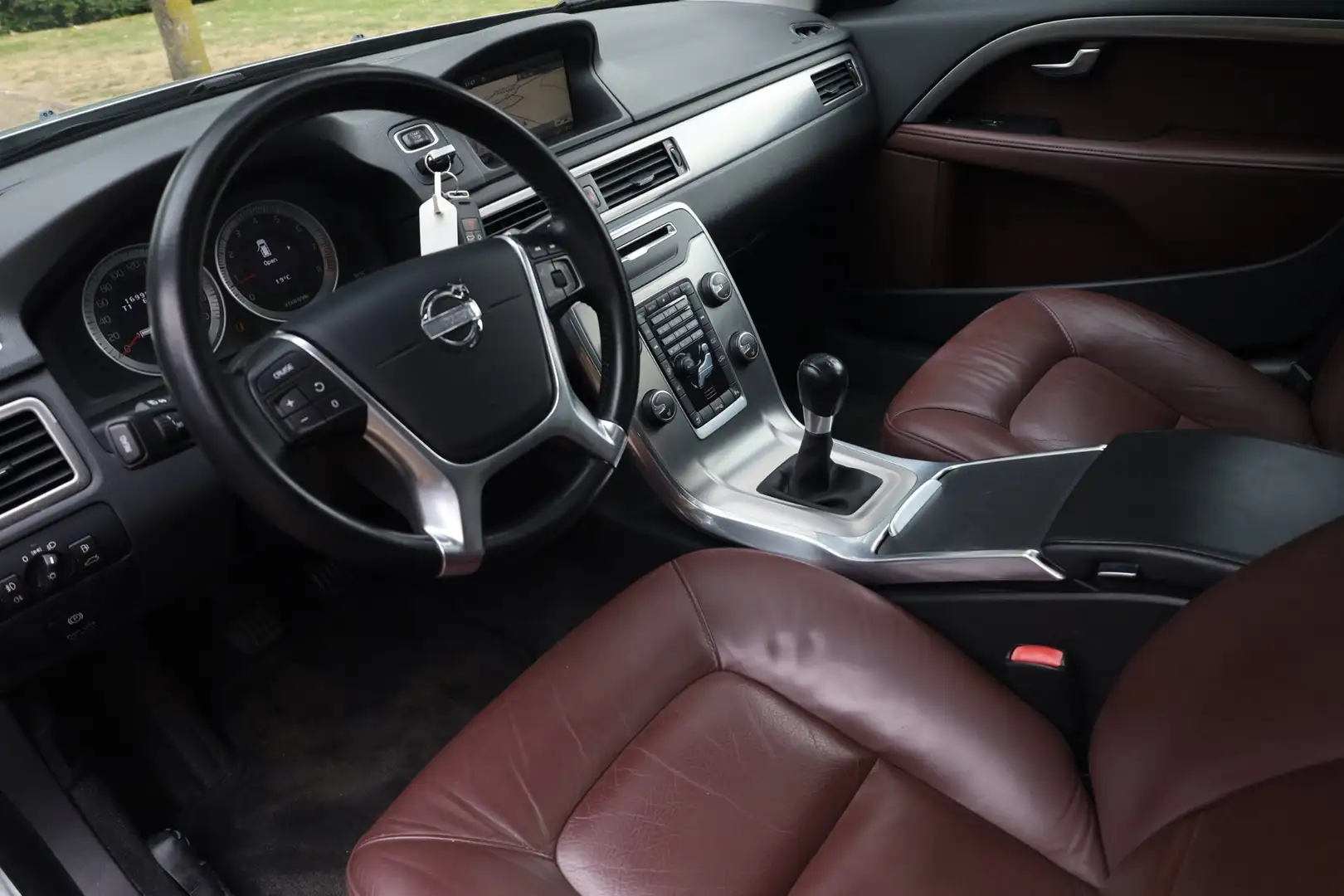 Volvo V70 1.6 T4 Limited Edition | Panorama | Luxe Leder | C Grau - 2