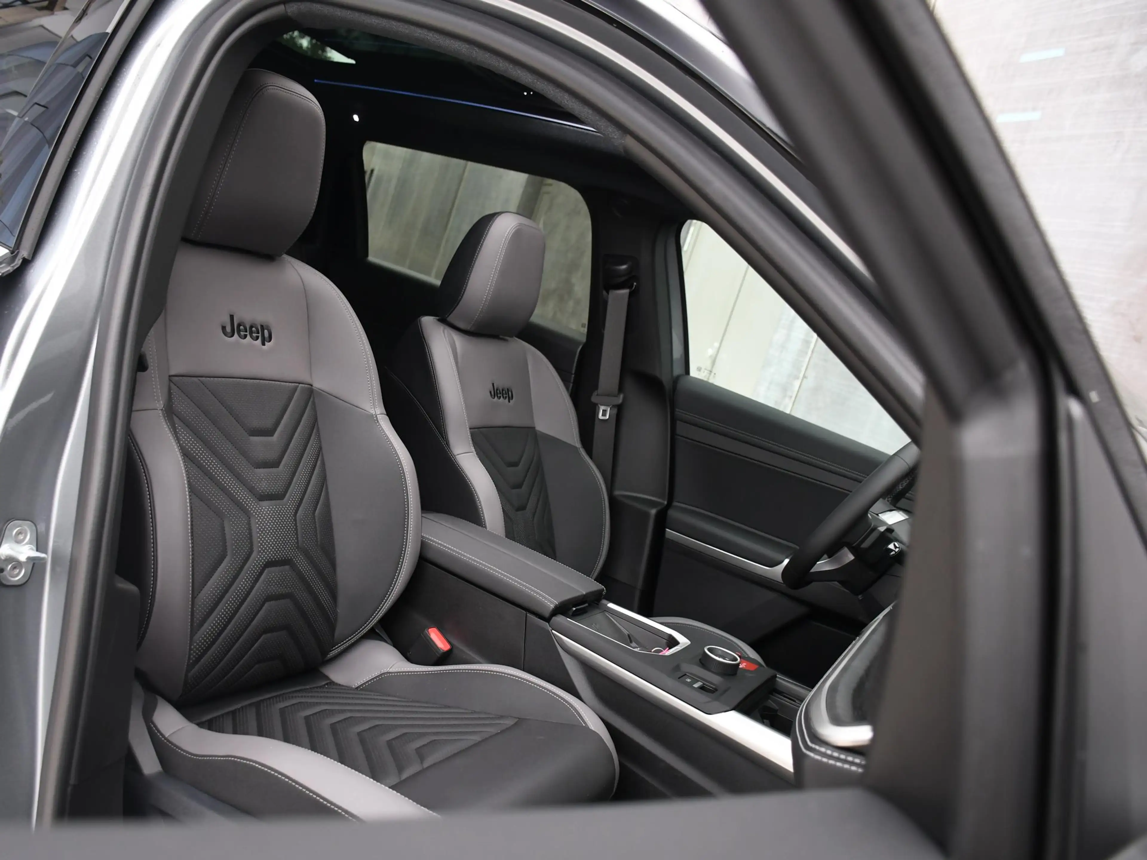 Jeep Compass First Edition 1.2 e-Hybrid 145pk Automaat PANO | M — photo 11