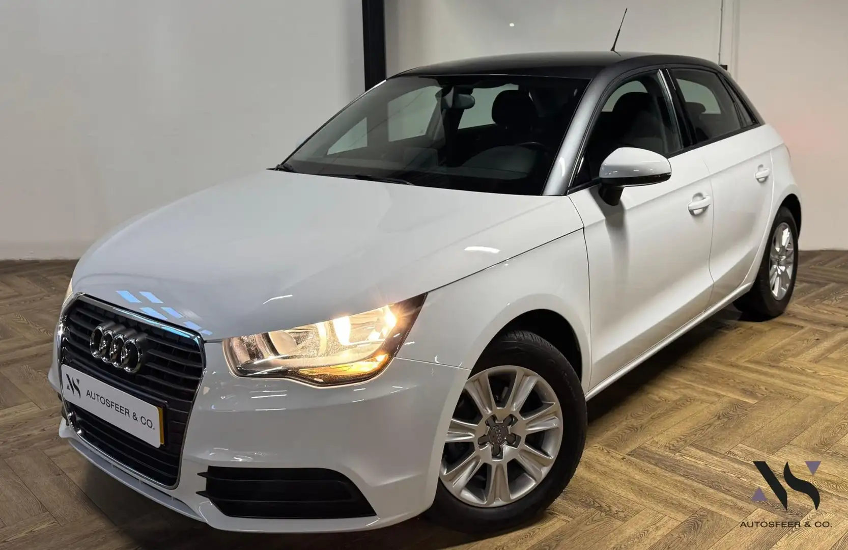 Audi A1 Sportback 1.6 TDI Attraction Pro Line PDC CRUISE Wit - 1