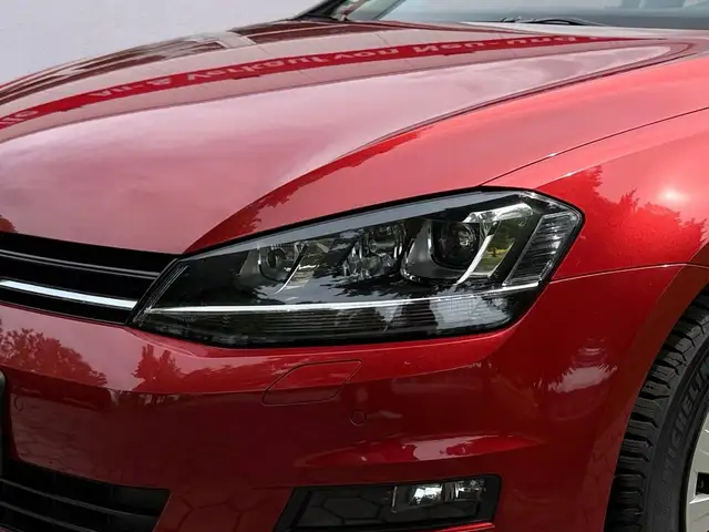 Volkswagen Golf view 3